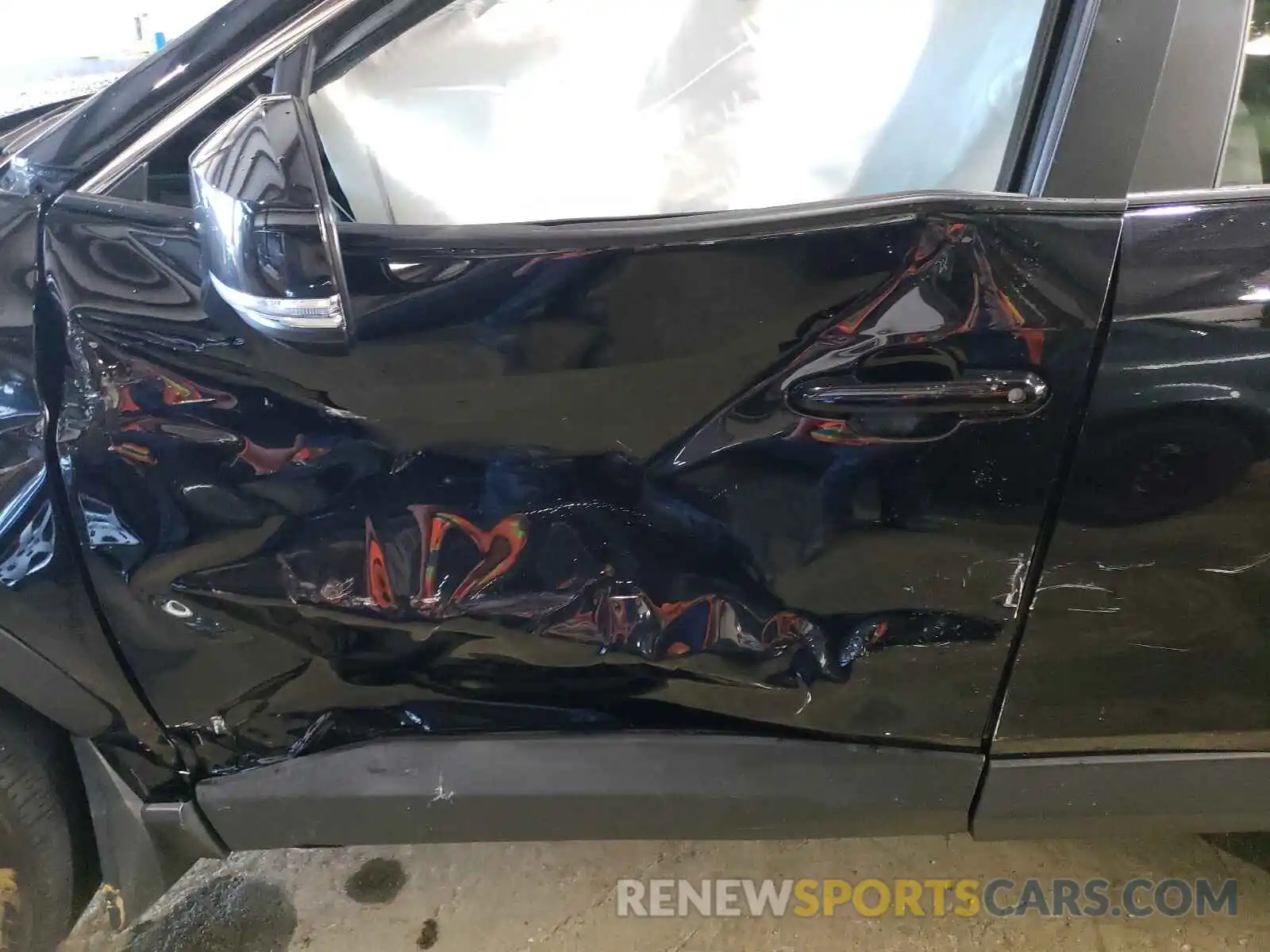 9 Photograph of a damaged car 2T3A1RFV1KC037793 TOYOTA RAV4 2019