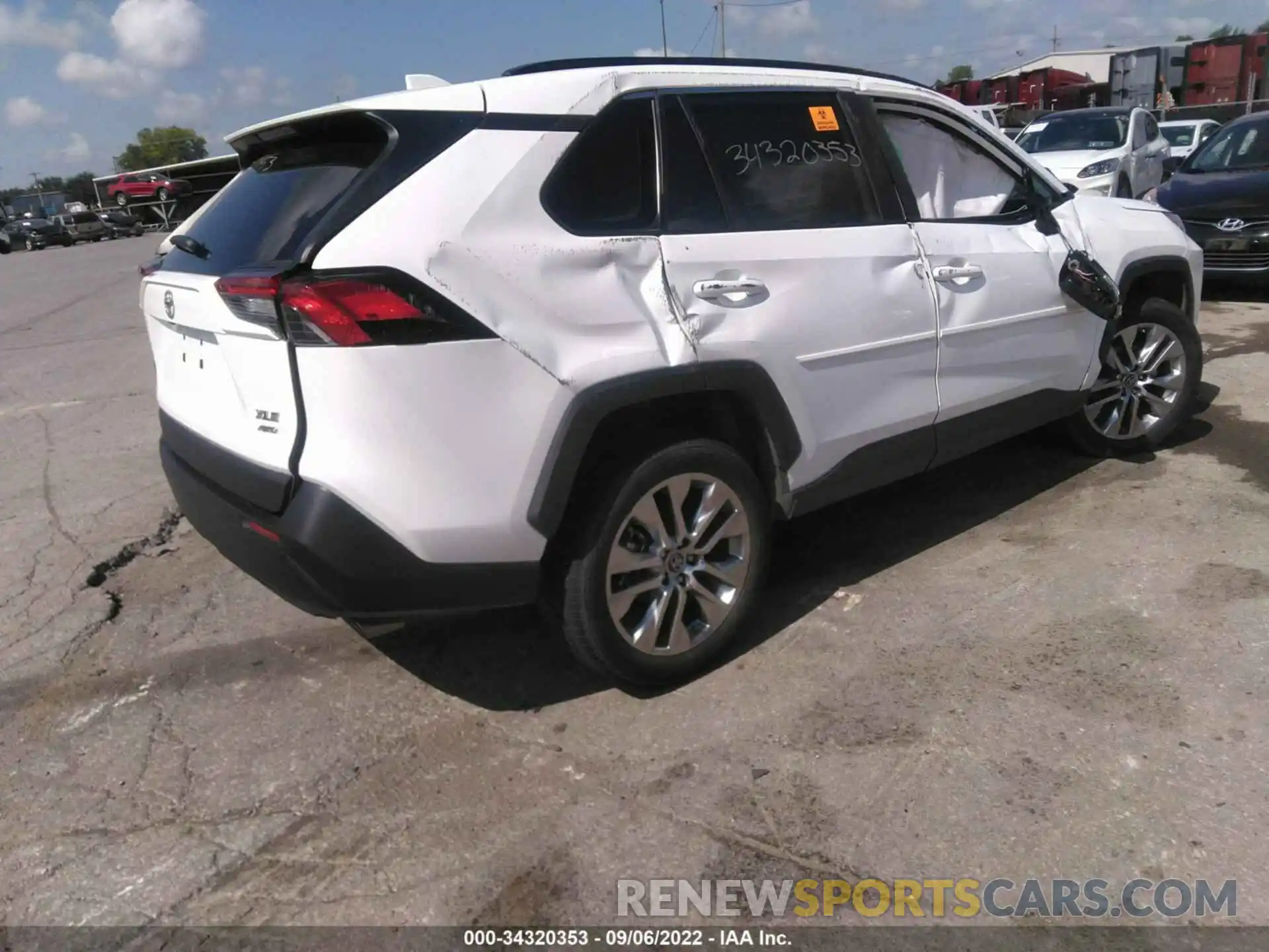 4 Photograph of a damaged car 2T3A1RFV1KW012410 TOYOTA RAV4 2019