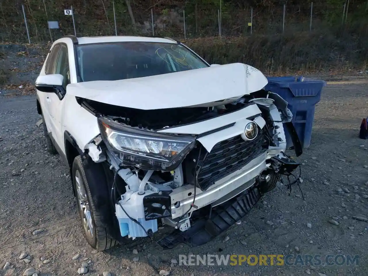 9 Photograph of a damaged car 2T3A1RFV1KW059680 TOYOTA RAV4 2019