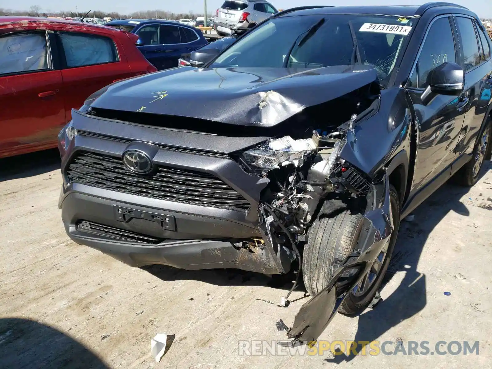 9 Photograph of a damaged car 2T3A1RFV1KW070369 TOYOTA RAV4 2019