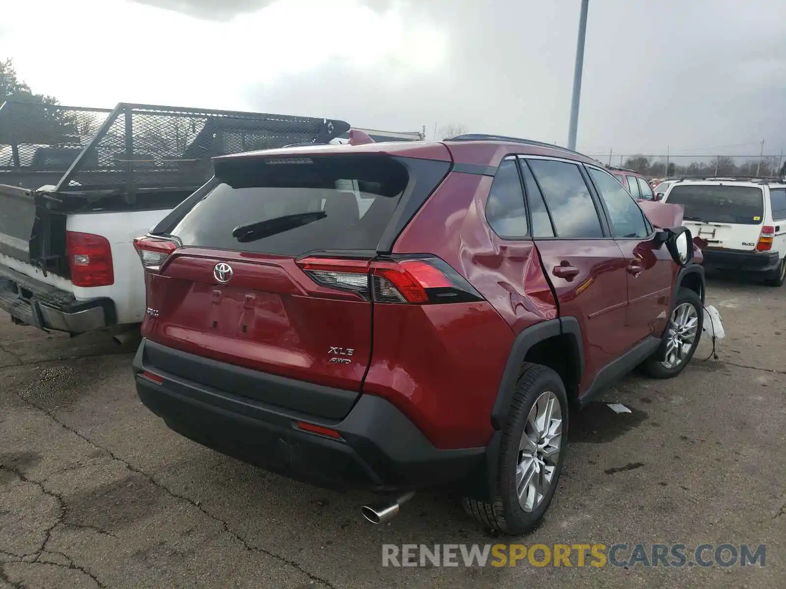 4 Photograph of a damaged car 2T3A1RFV1KW078018 TOYOTA RAV4 2019