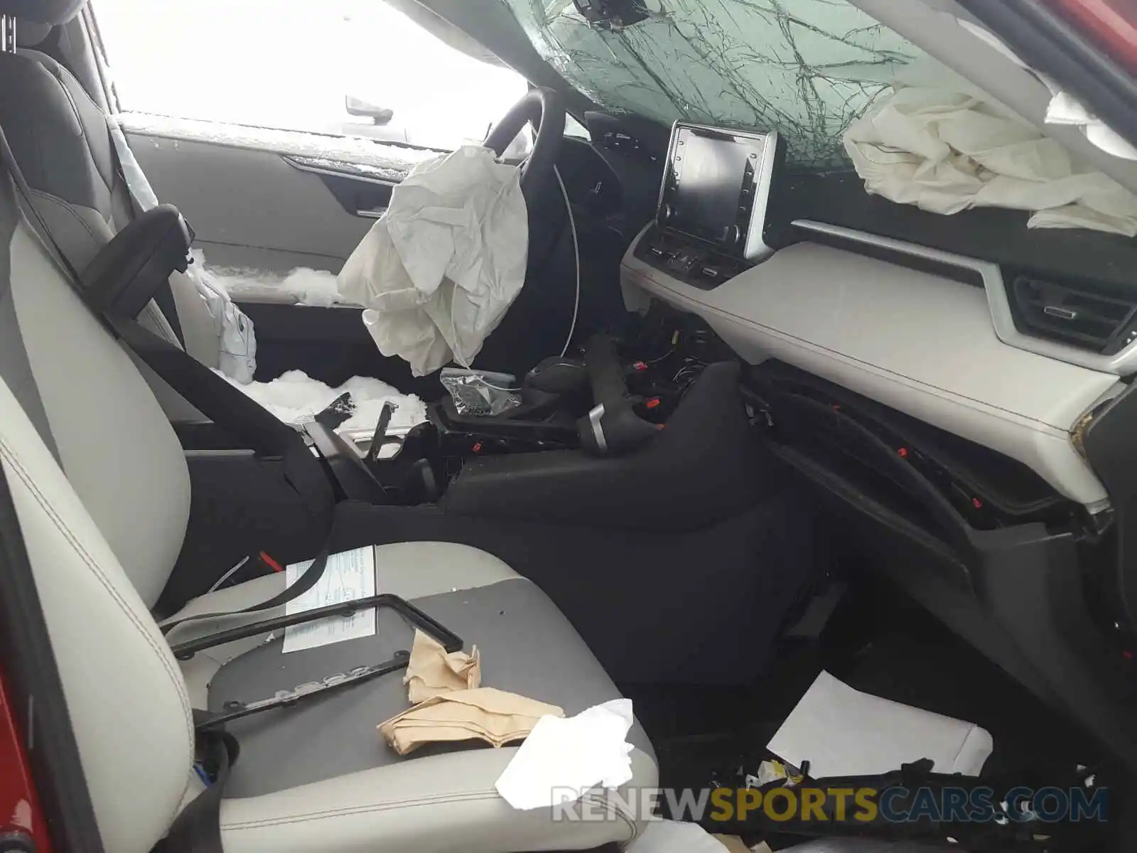 5 Photograph of a damaged car 2T3A1RFV1KW078018 TOYOTA RAV4 2019