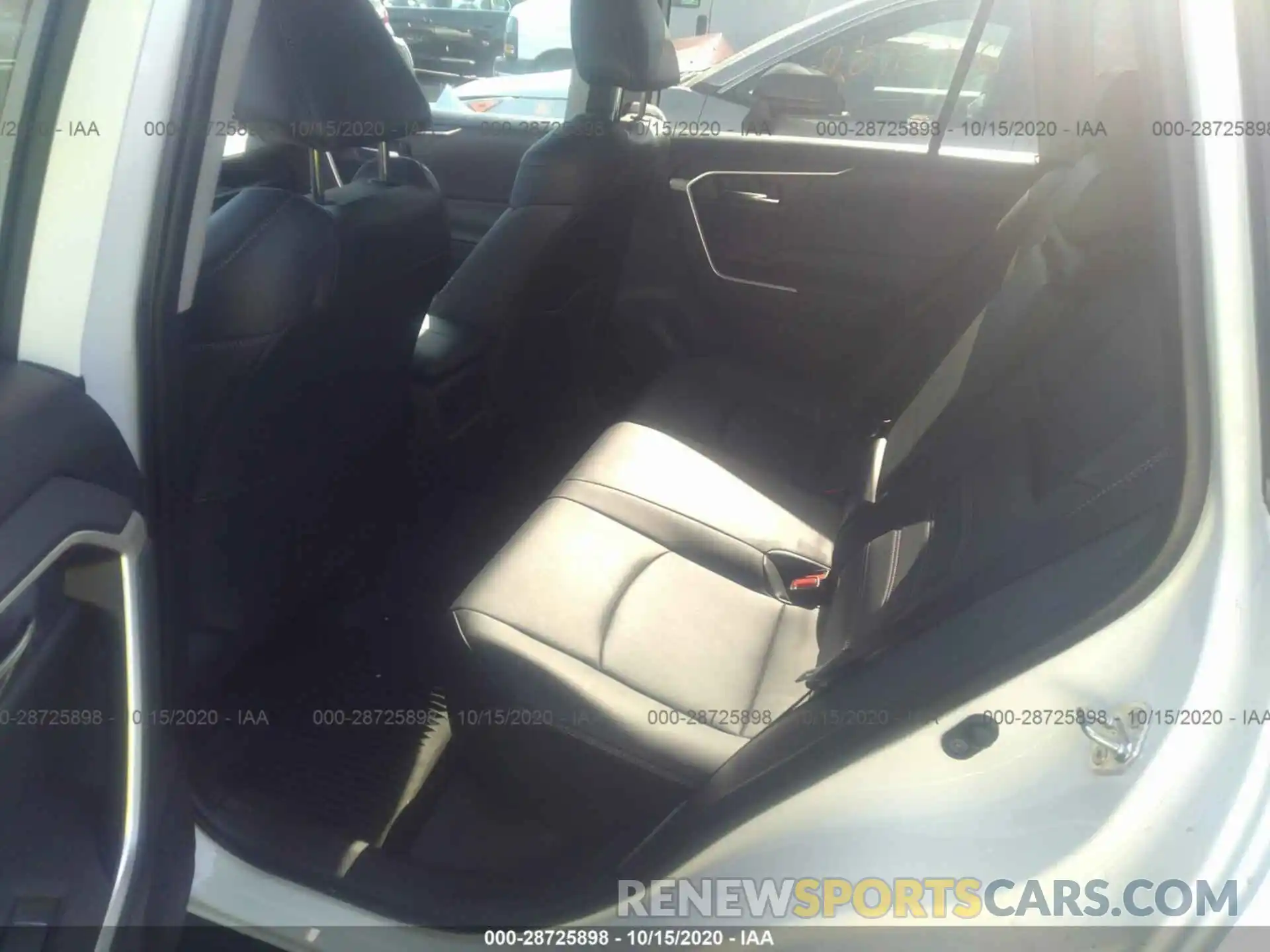 8 Photograph of a damaged car 2T3A1RFV2KC059608 TOYOTA RAV4 2019