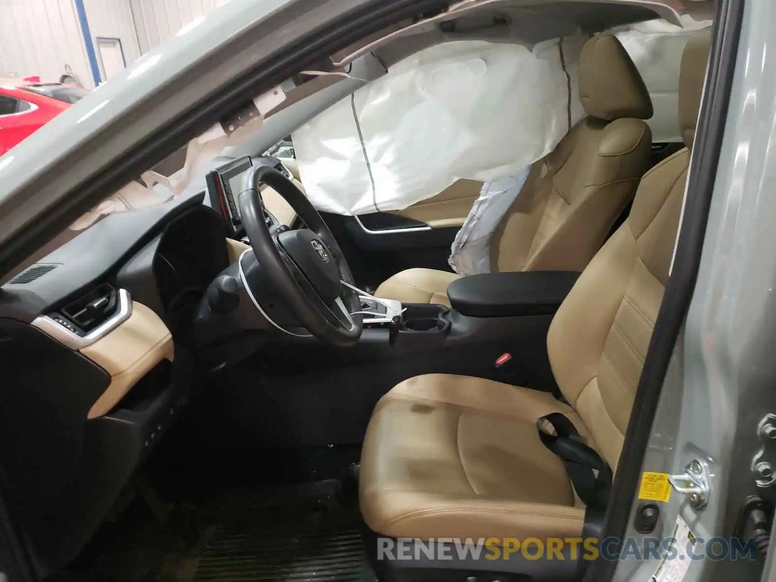 5 Photograph of a damaged car 2T3A1RFV2KW045366 TOYOTA RAV4 2019