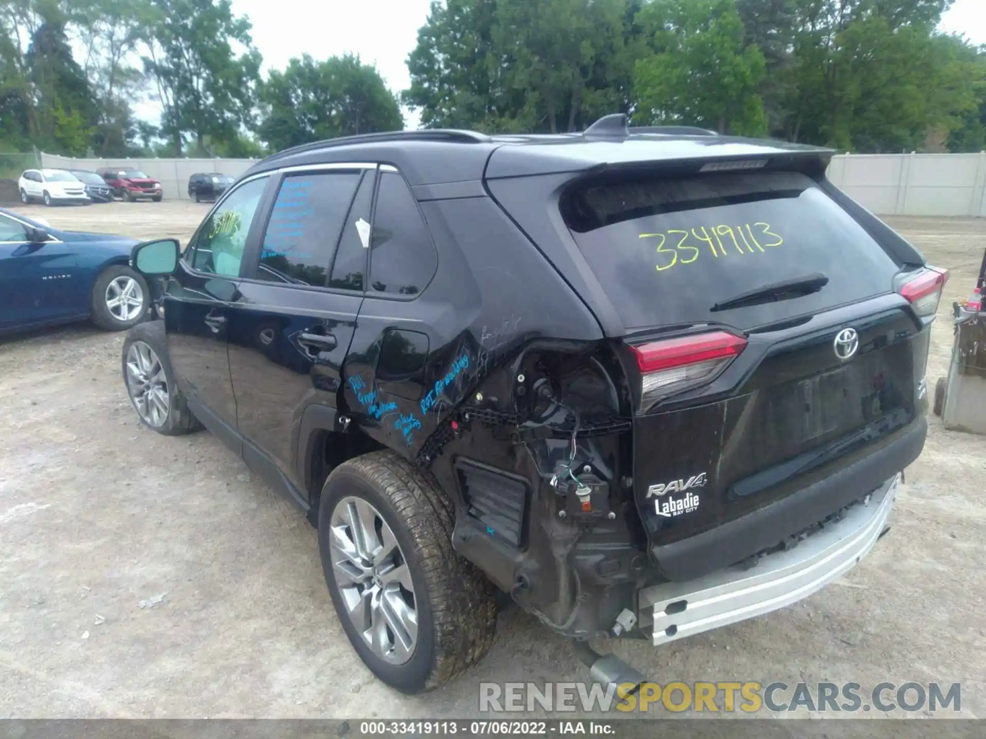 3 Photograph of a damaged car 2T3A1RFV3KC014998 TOYOTA RAV4 2019