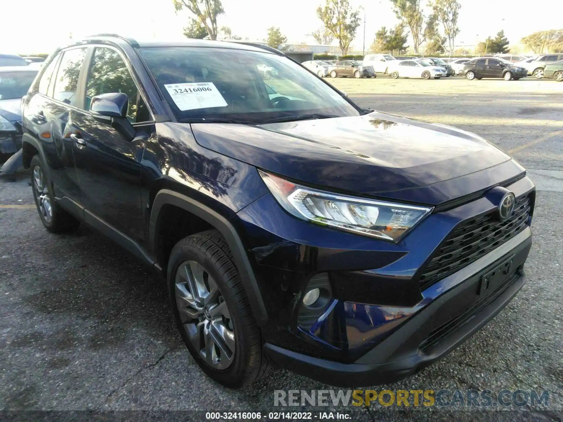 1 Photograph of a damaged car 2T3A1RFV3KC030098 TOYOTA RAV4 2019