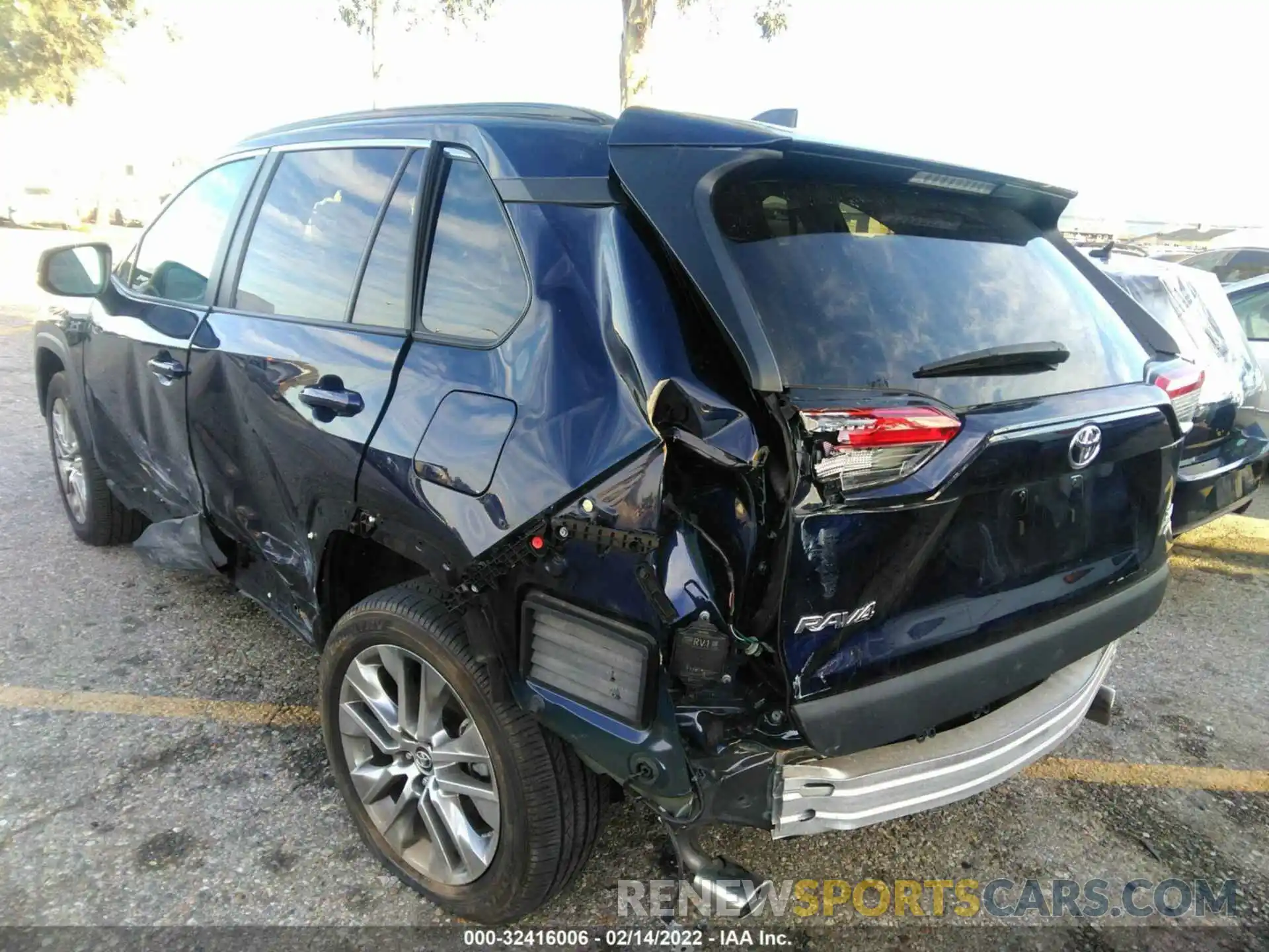 3 Photograph of a damaged car 2T3A1RFV3KC030098 TOYOTA RAV4 2019