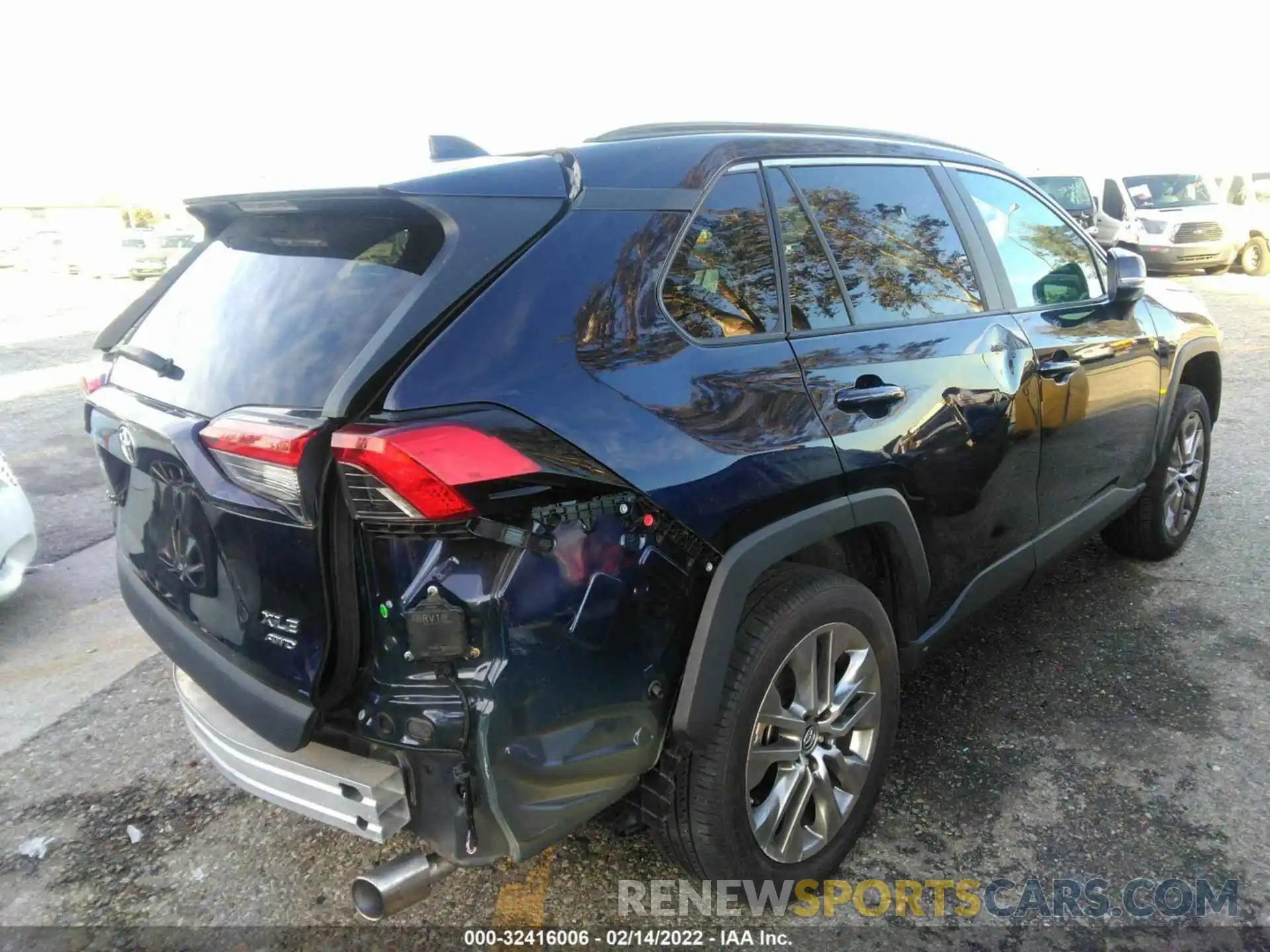 4 Photograph of a damaged car 2T3A1RFV3KC030098 TOYOTA RAV4 2019