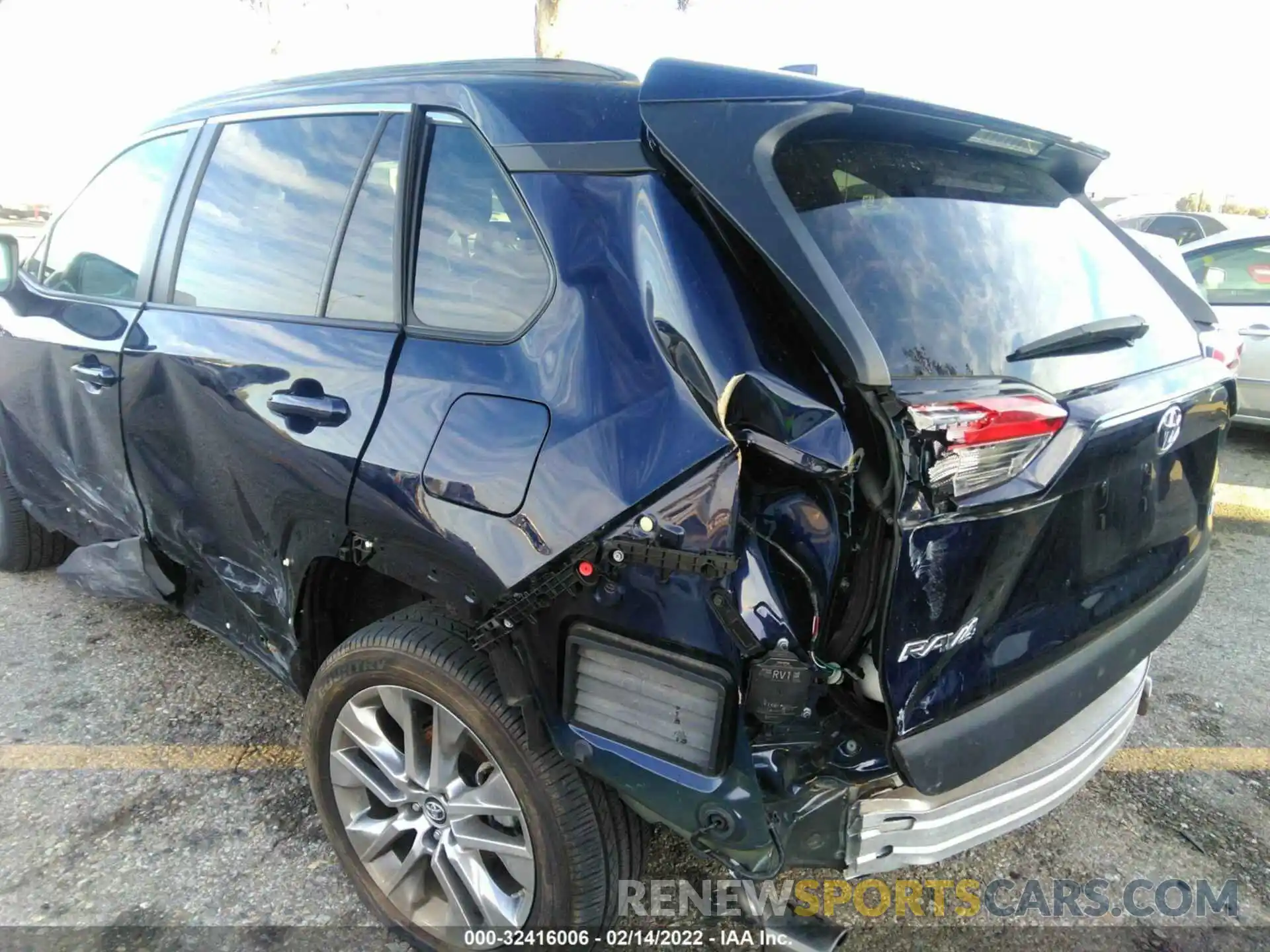 6 Photograph of a damaged car 2T3A1RFV3KC030098 TOYOTA RAV4 2019