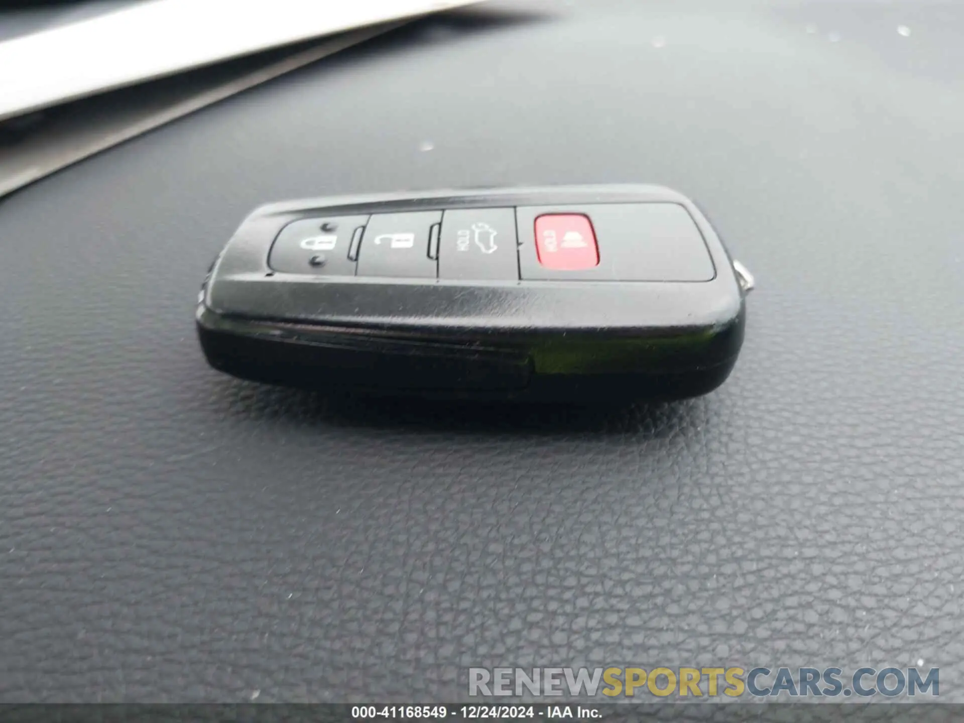 11 Photograph of a damaged car 2T3A1RFV3KW011694 TOYOTA RAV4 2019