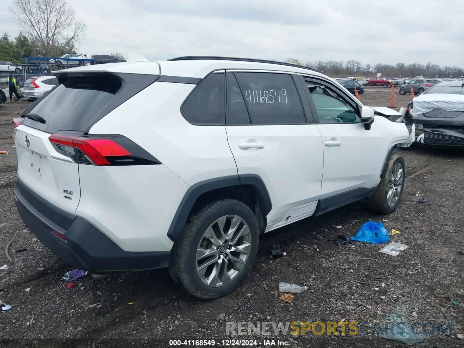 4 Photograph of a damaged car 2T3A1RFV3KW011694 TOYOTA RAV4 2019