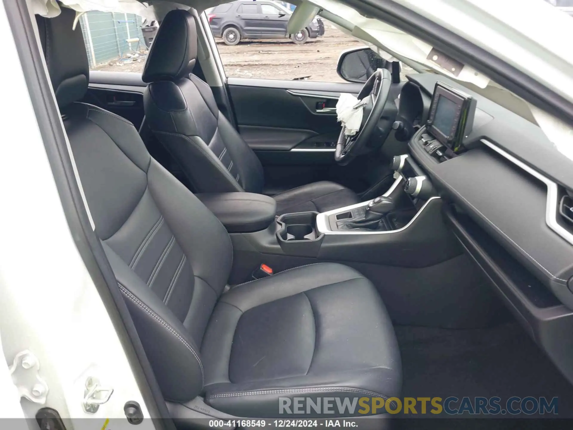 5 Photograph of a damaged car 2T3A1RFV3KW011694 TOYOTA RAV4 2019