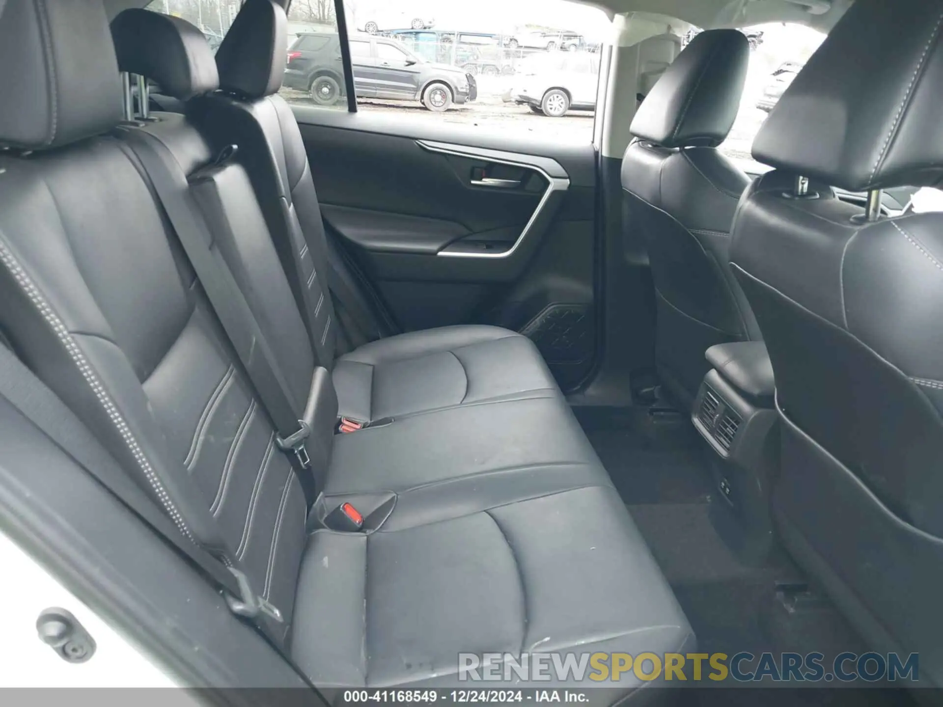 8 Photograph of a damaged car 2T3A1RFV3KW011694 TOYOTA RAV4 2019