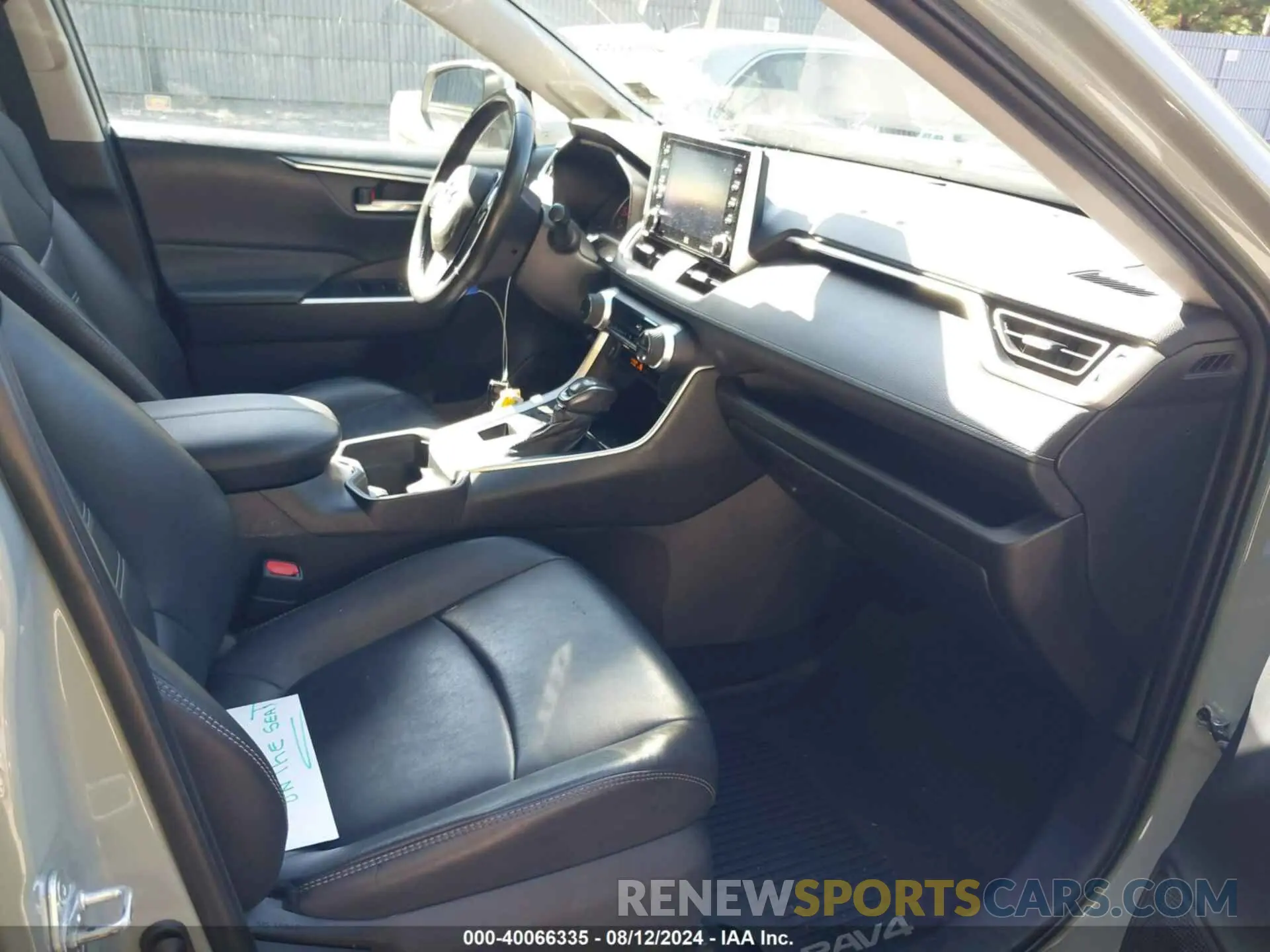 5 Photograph of a damaged car 2T3A1RFV3KW040015 TOYOTA RAV4 2019
