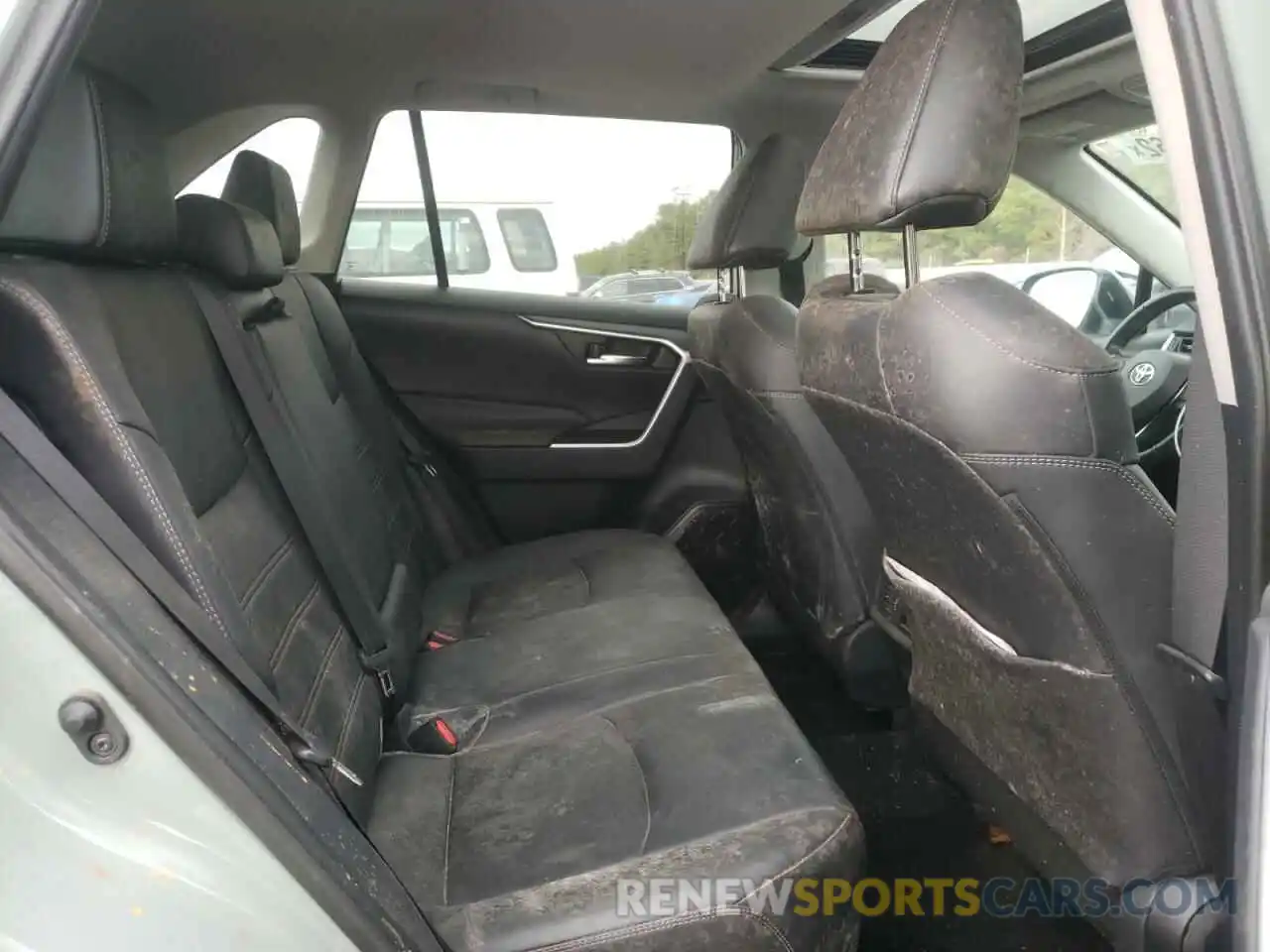 6 Photograph of a damaged car 2T3A1RFV3KW046252 TOYOTA RAV4 2019