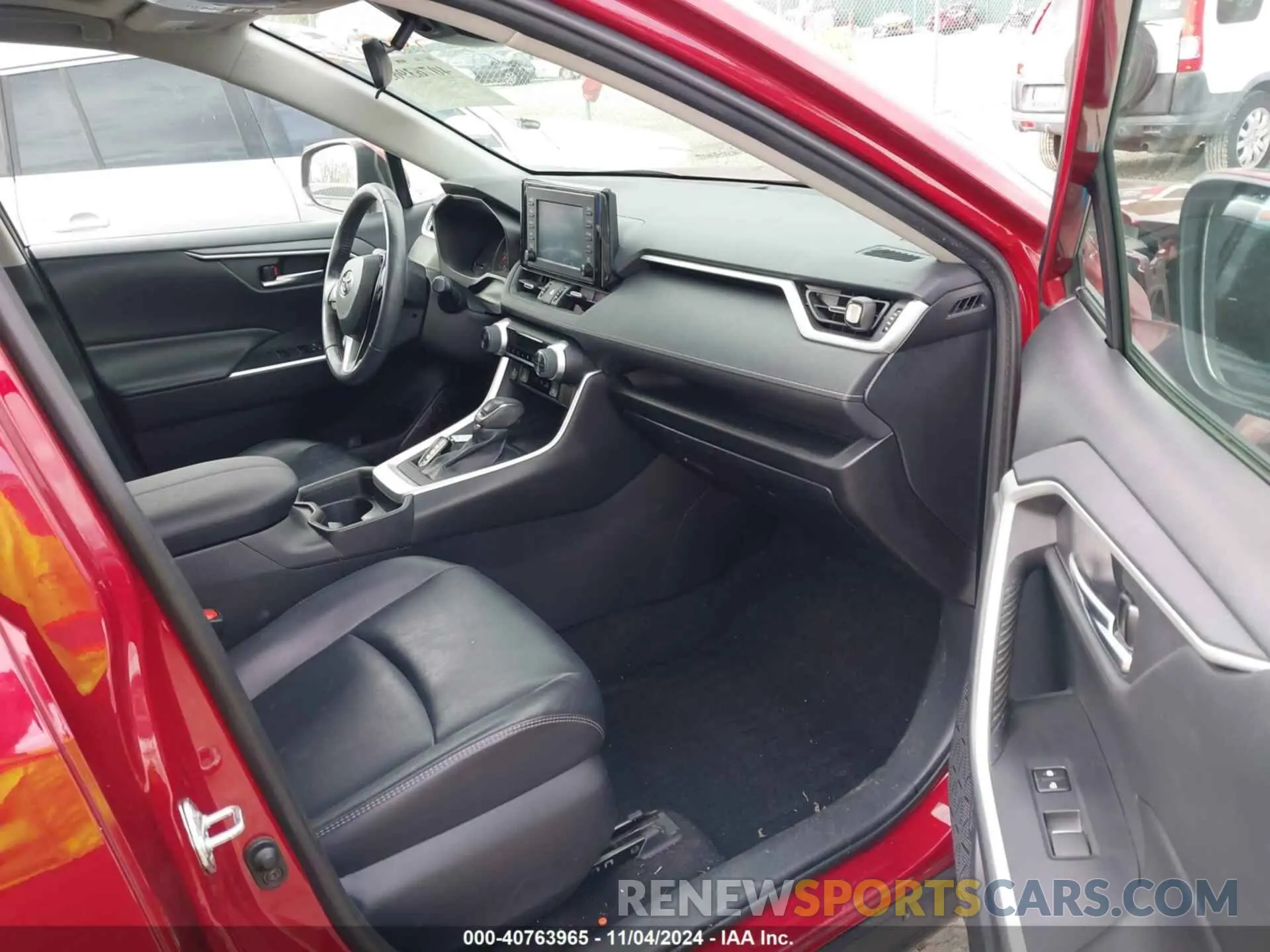 5 Photograph of a damaged car 2T3A1RFV3KW048552 TOYOTA RAV4 2019