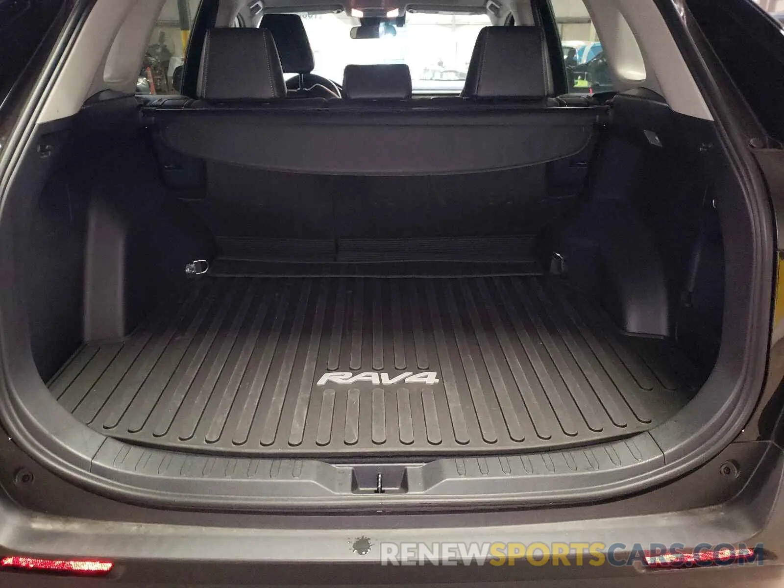 9 Photograph of a damaged car 2T3A1RFV3KW065447 TOYOTA RAV4 2019