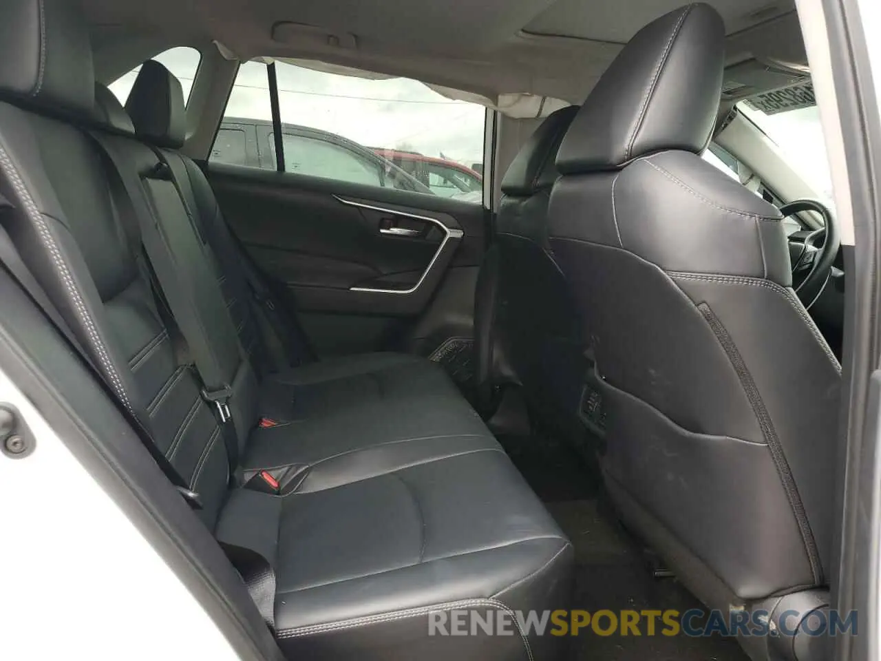 11 Photograph of a damaged car 2T3A1RFV3KW081051 TOYOTA RAV4 2019