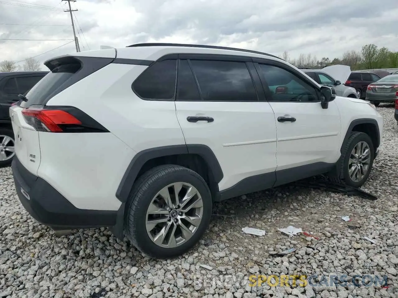 3 Photograph of a damaged car 2T3A1RFV3KW081051 TOYOTA RAV4 2019