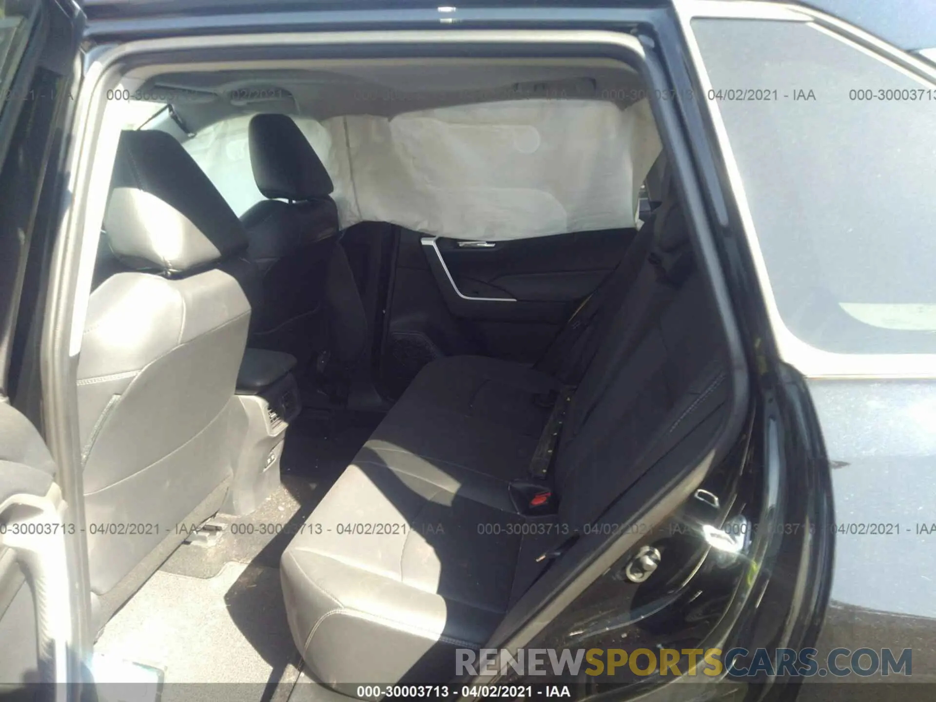 8 Photograph of a damaged car 2T3A1RFV3KW082166 TOYOTA RAV4 2019