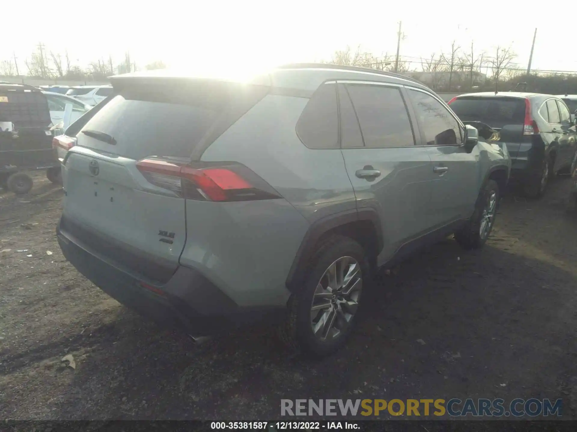 4 Photograph of a damaged car 2T3A1RFV4KC001371 TOYOTA RAV4 2019