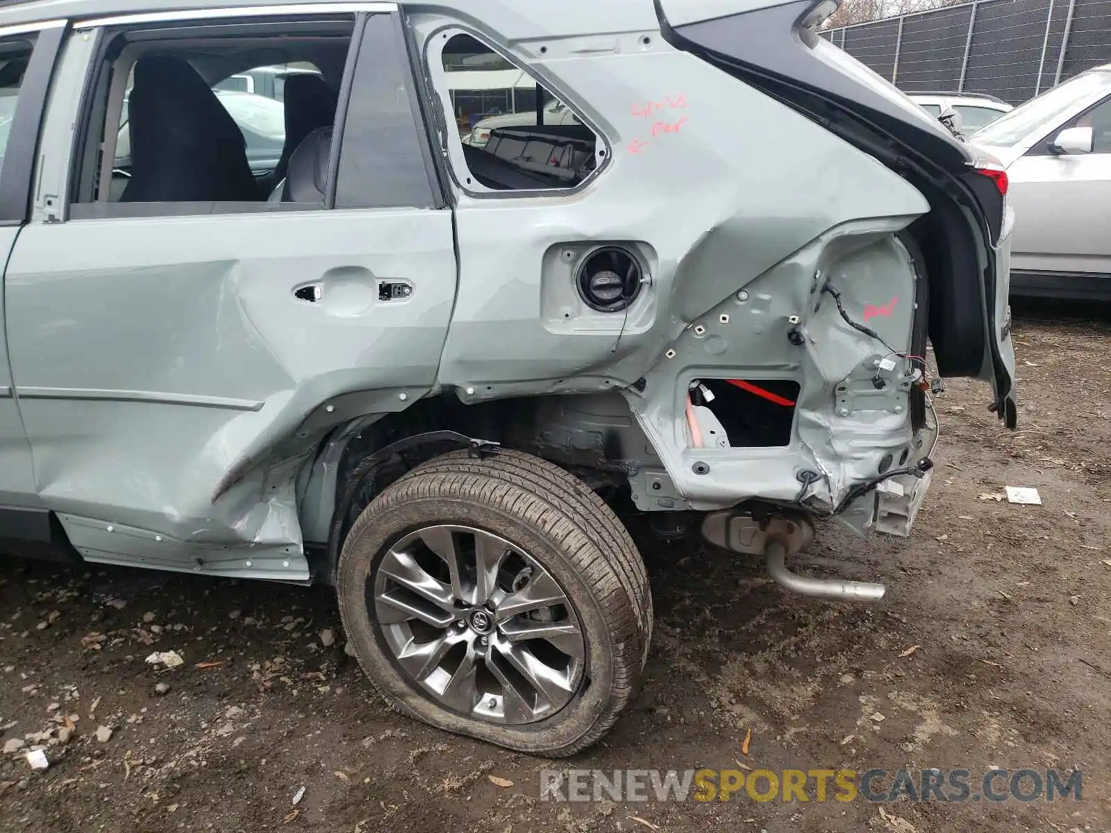 9 Photograph of a damaged car 2T3A1RFV4KC036783 TOYOTA RAV4 2019