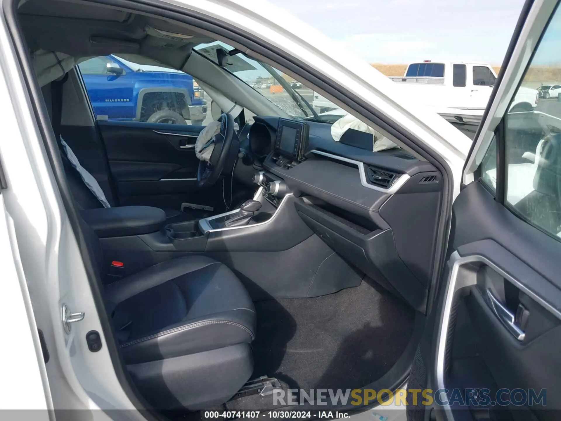 5 Photograph of a damaged car 2T3A1RFV4KC050778 TOYOTA RAV4 2019