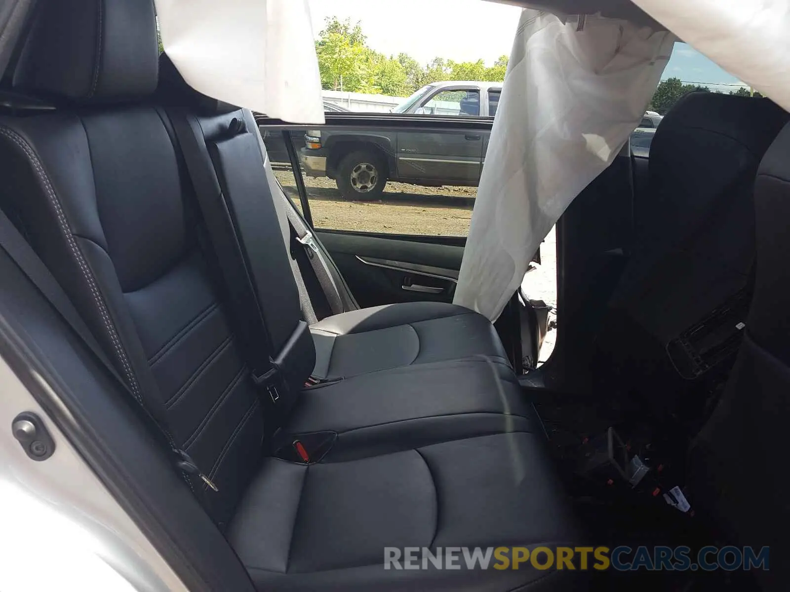 6 Photograph of a damaged car 2T3A1RFV4KW046485 TOYOTA RAV4 2019