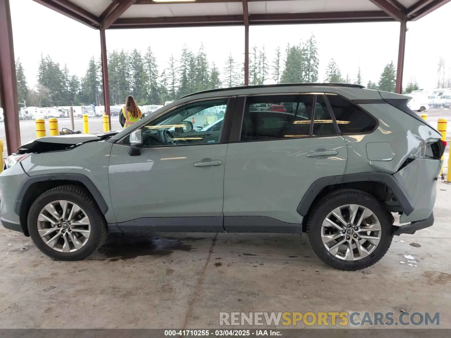 15 Photograph of a damaged car 2T3A1RFV4KW081334 TOYOTA RAV4 2019
