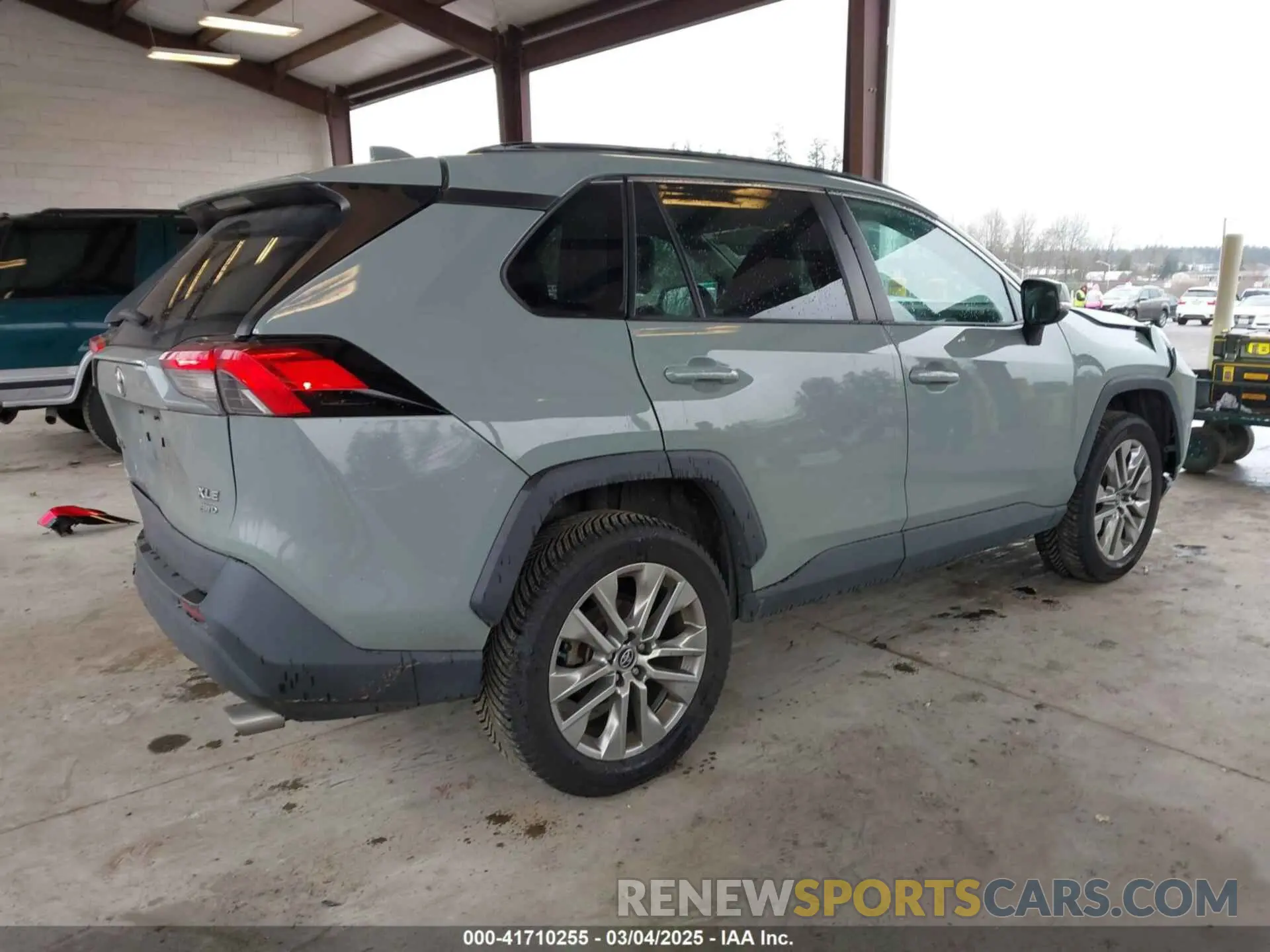 4 Photograph of a damaged car 2T3A1RFV4KW081334 TOYOTA RAV4 2019