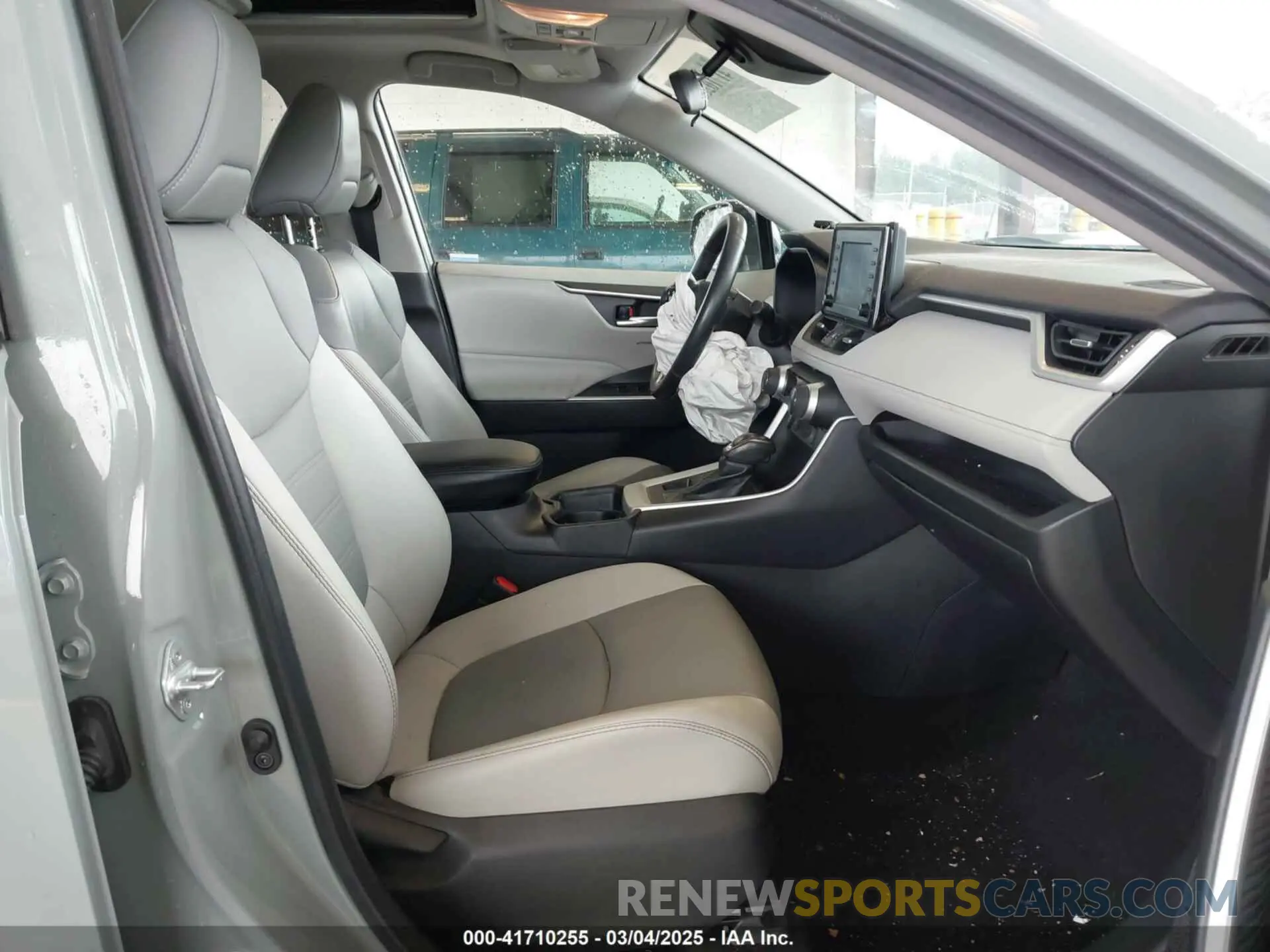 5 Photograph of a damaged car 2T3A1RFV4KW081334 TOYOTA RAV4 2019