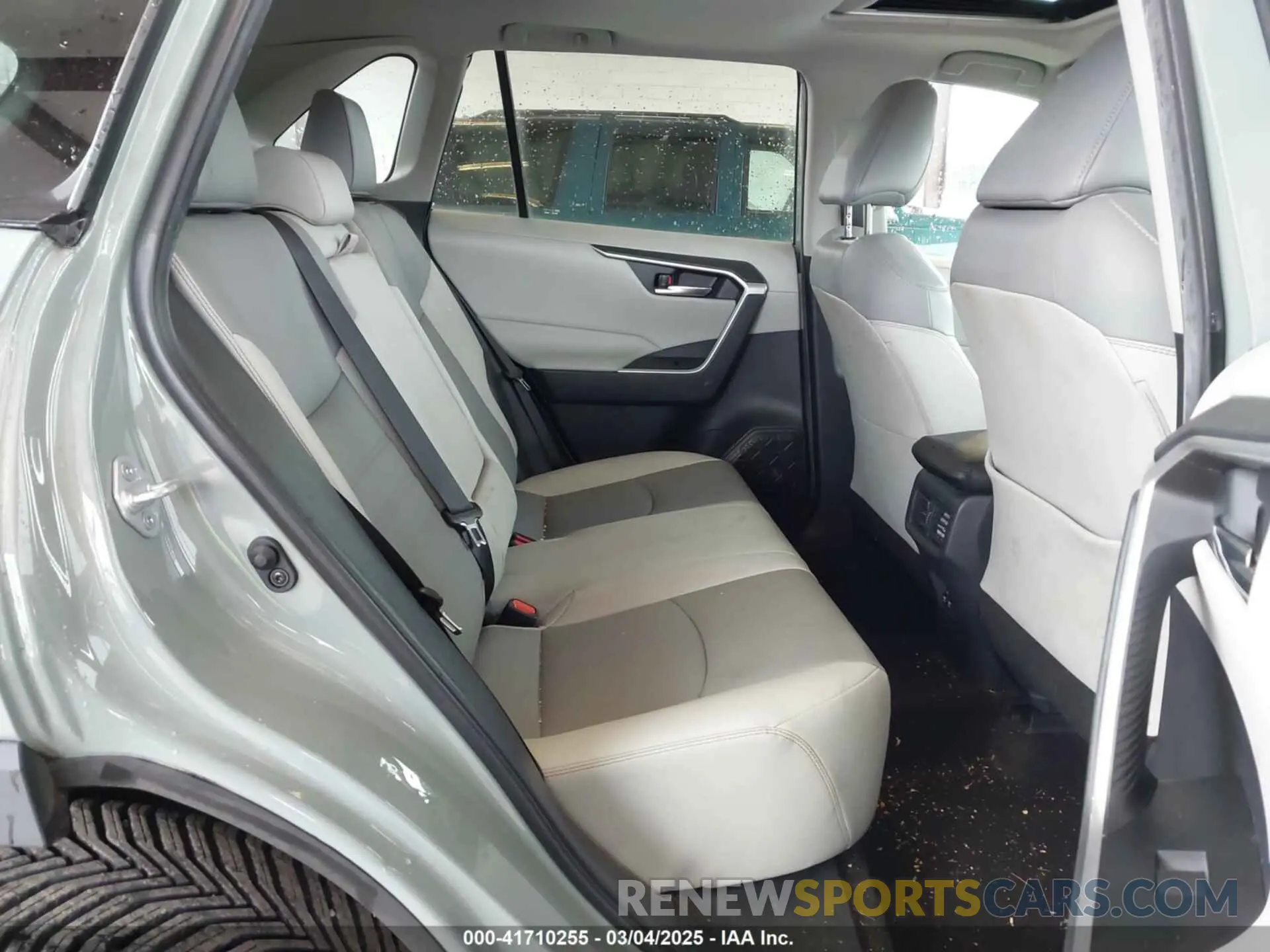8 Photograph of a damaged car 2T3A1RFV4KW081334 TOYOTA RAV4 2019