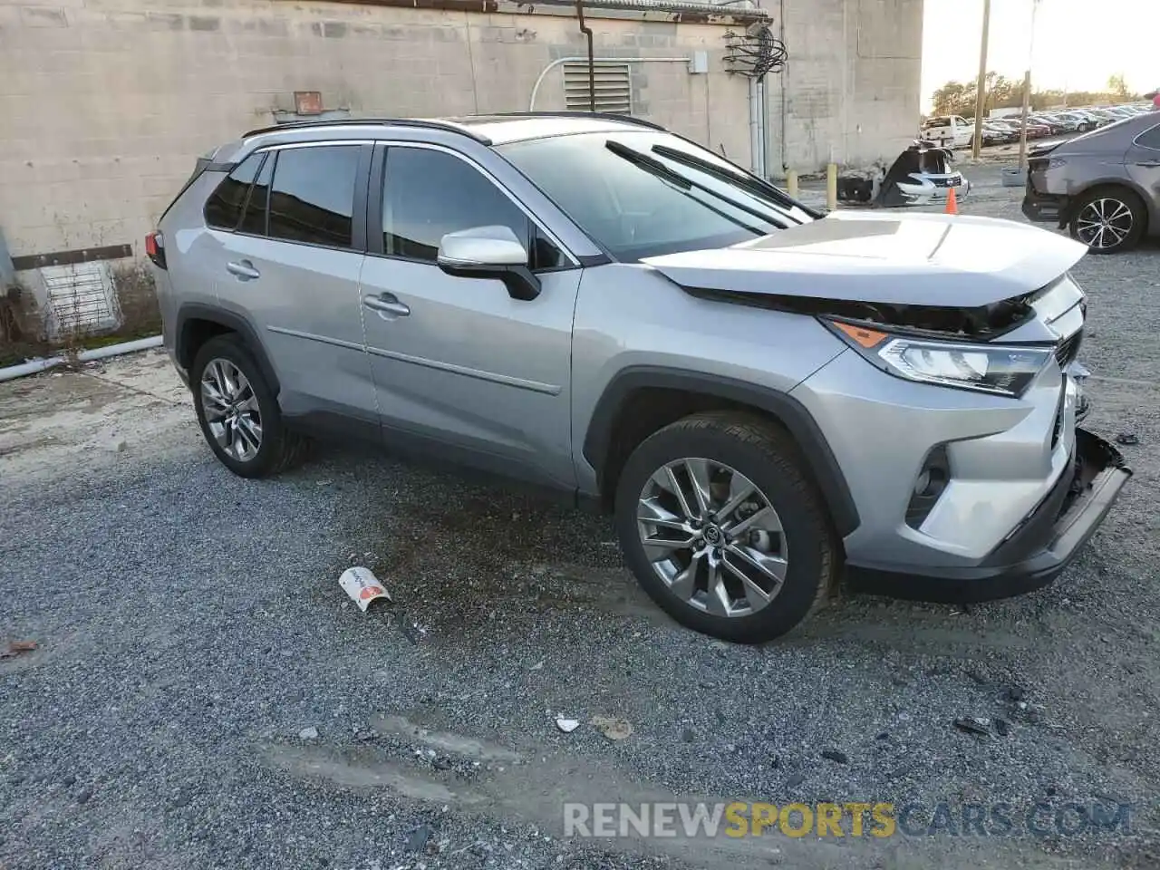 4 Photograph of a damaged car 2T3A1RFV4KW082404 TOYOTA RAV4 2019