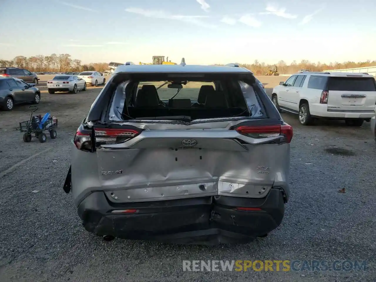 6 Photograph of a damaged car 2T3A1RFV4KW082404 TOYOTA RAV4 2019