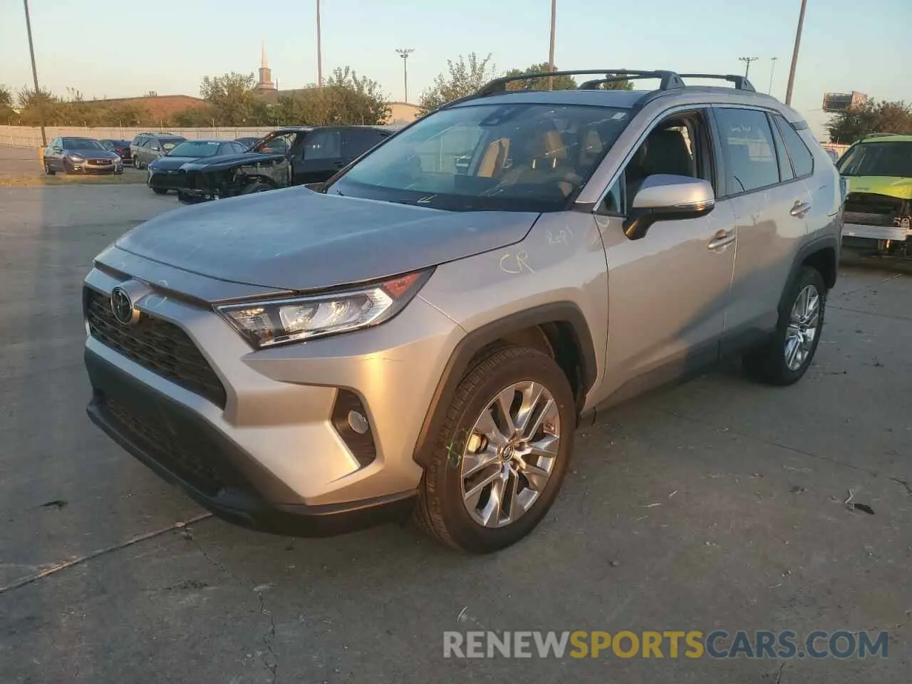 1 Photograph of a damaged car 2T3A1RFV5KW005492 TOYOTA RAV4 2019