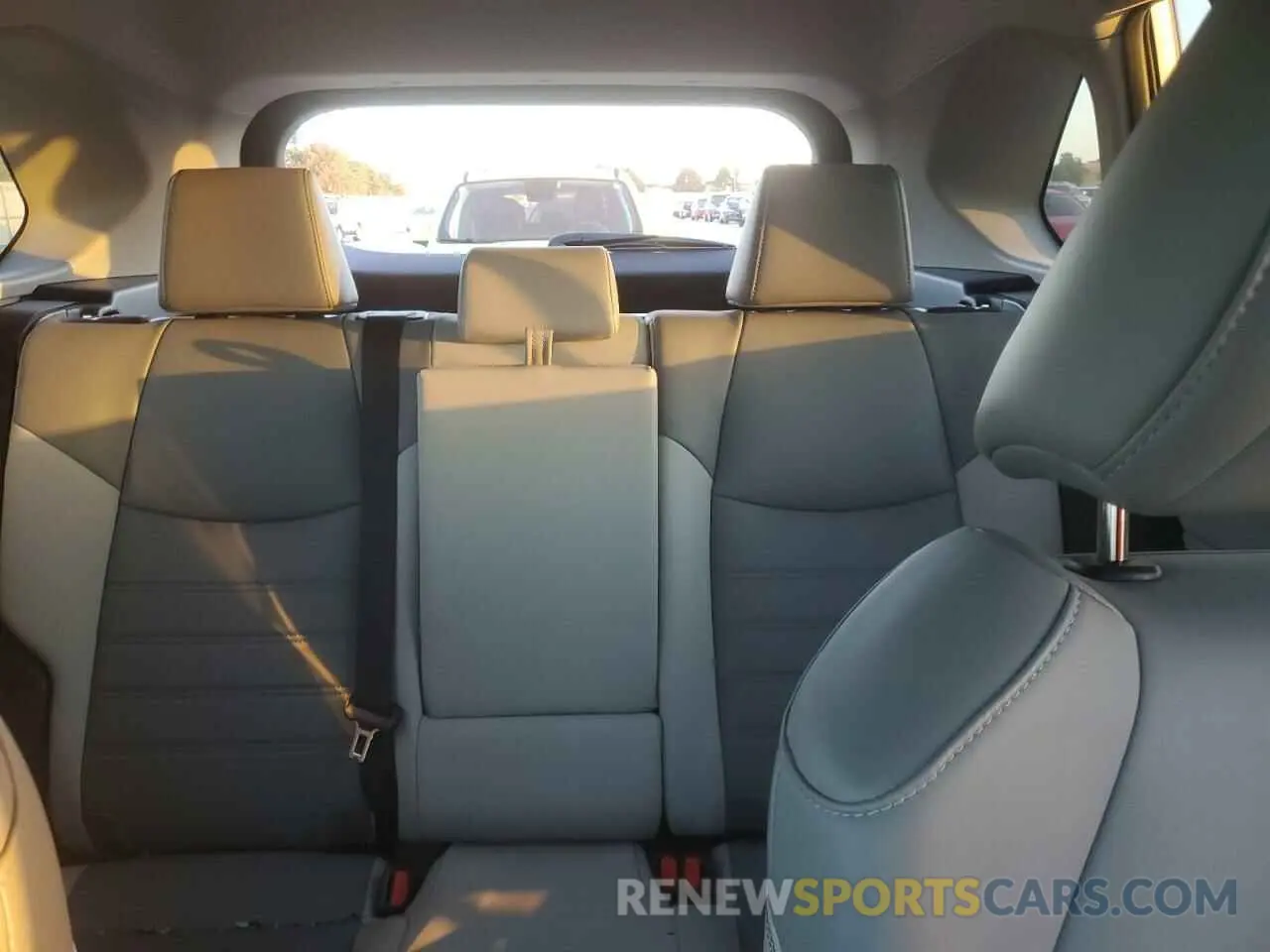 10 Photograph of a damaged car 2T3A1RFV5KW005492 TOYOTA RAV4 2019