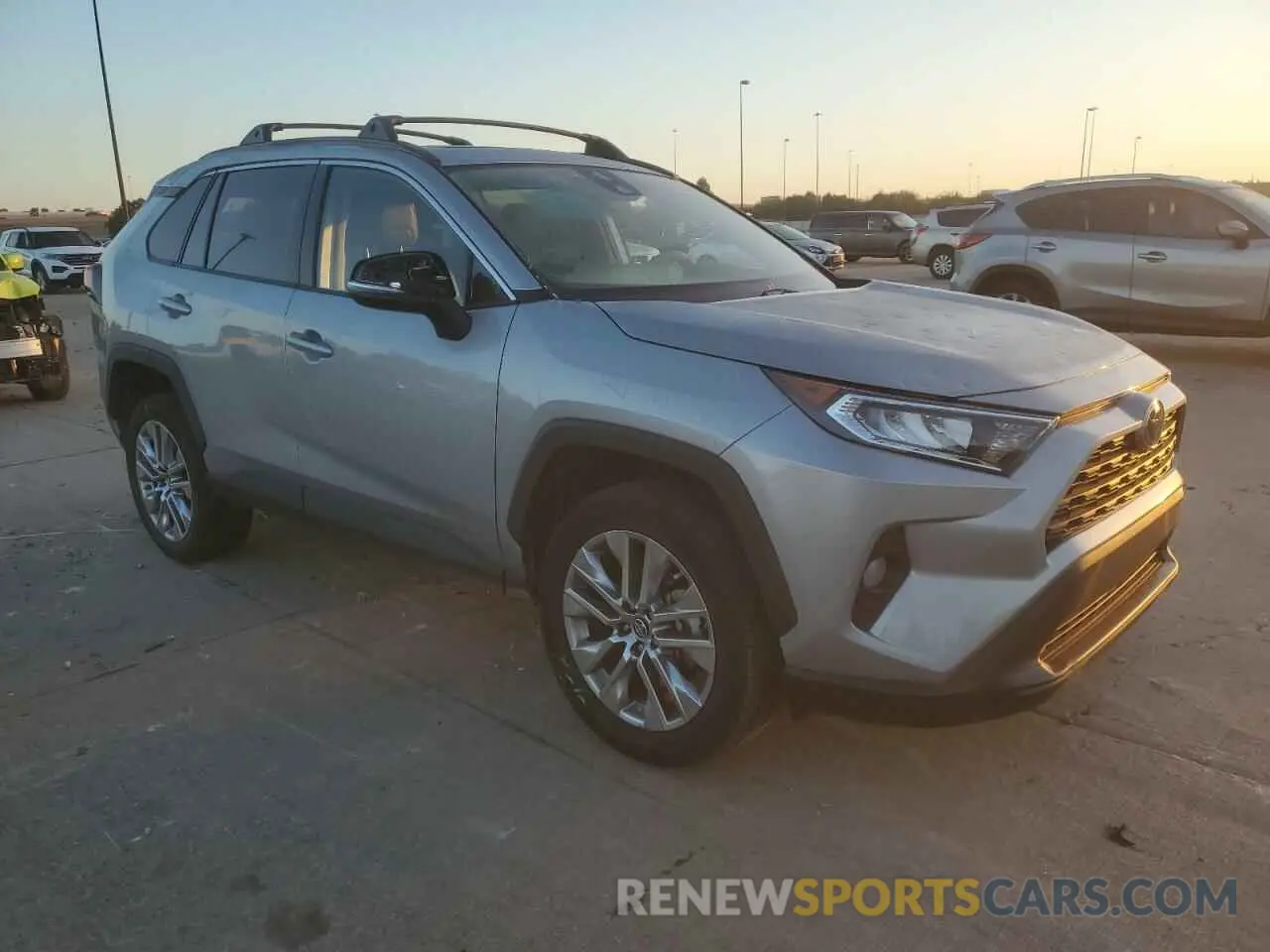4 Photograph of a damaged car 2T3A1RFV5KW005492 TOYOTA RAV4 2019