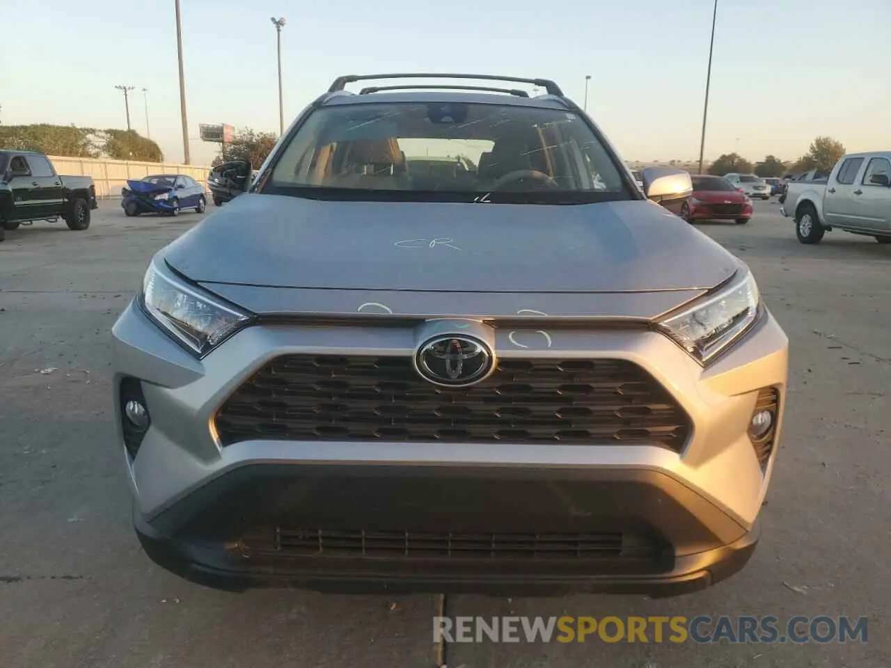 5 Photograph of a damaged car 2T3A1RFV5KW005492 TOYOTA RAV4 2019
