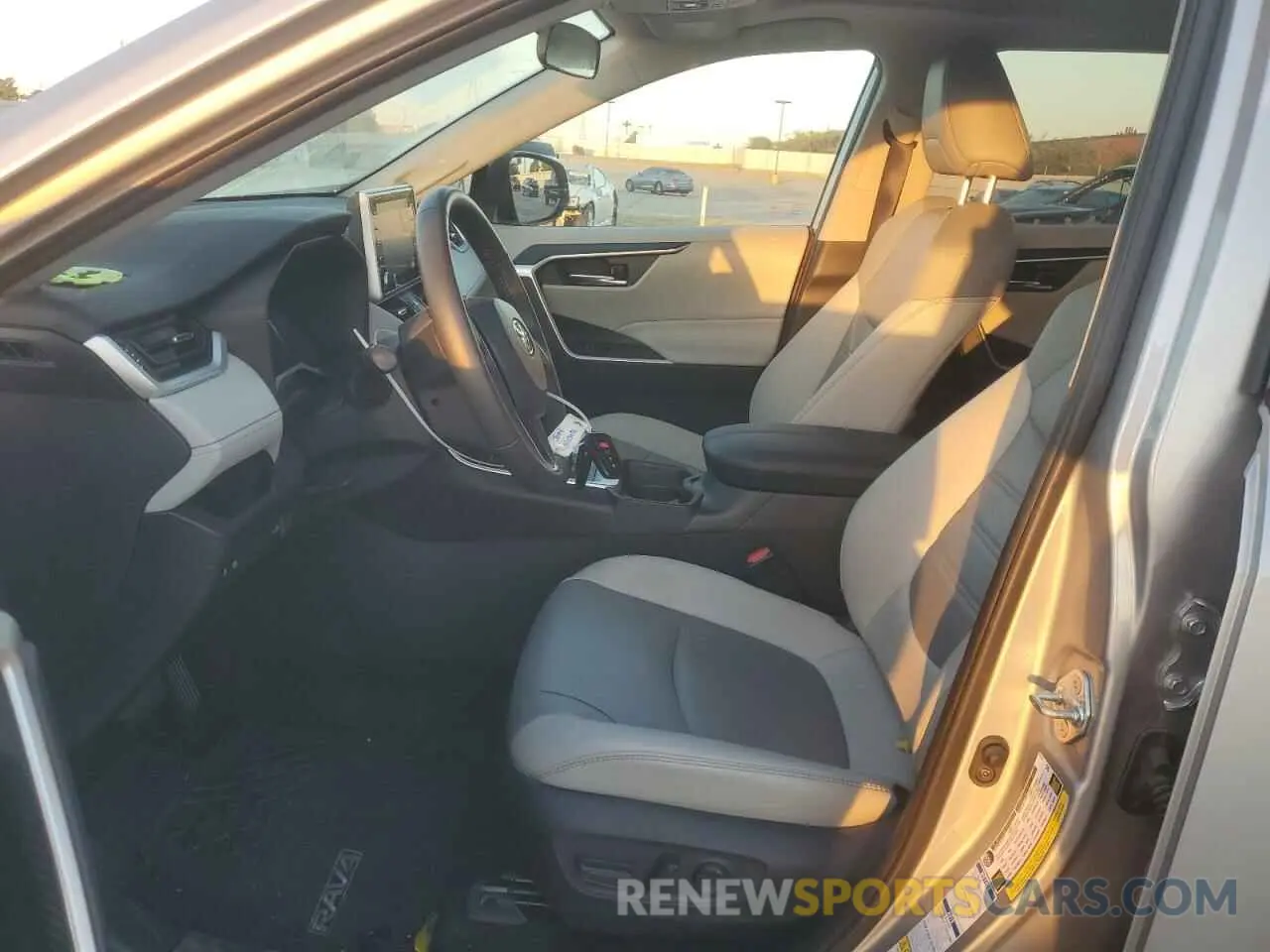 7 Photograph of a damaged car 2T3A1RFV5KW005492 TOYOTA RAV4 2019