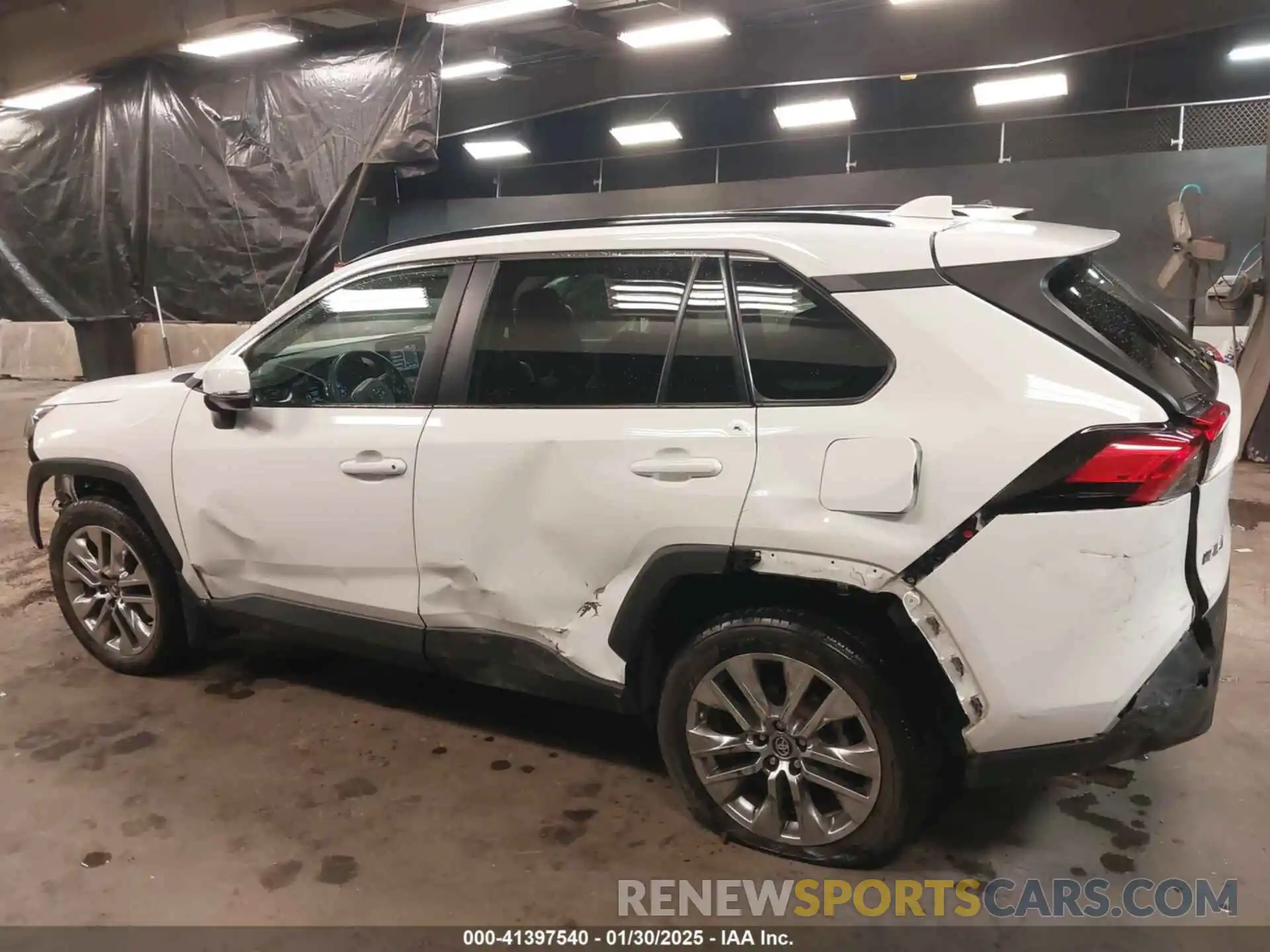 15 Photograph of a damaged car 2T3A1RFV5KW049606 TOYOTA RAV4 2019