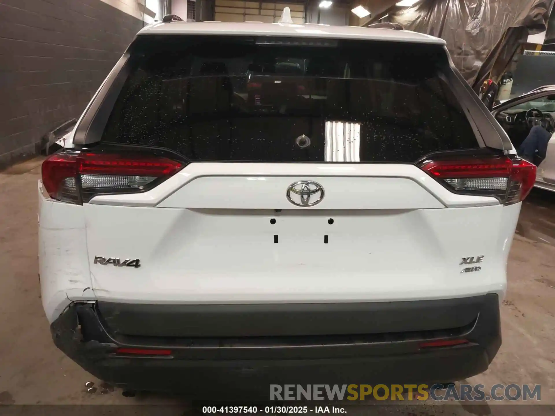 17 Photograph of a damaged car 2T3A1RFV5KW049606 TOYOTA RAV4 2019