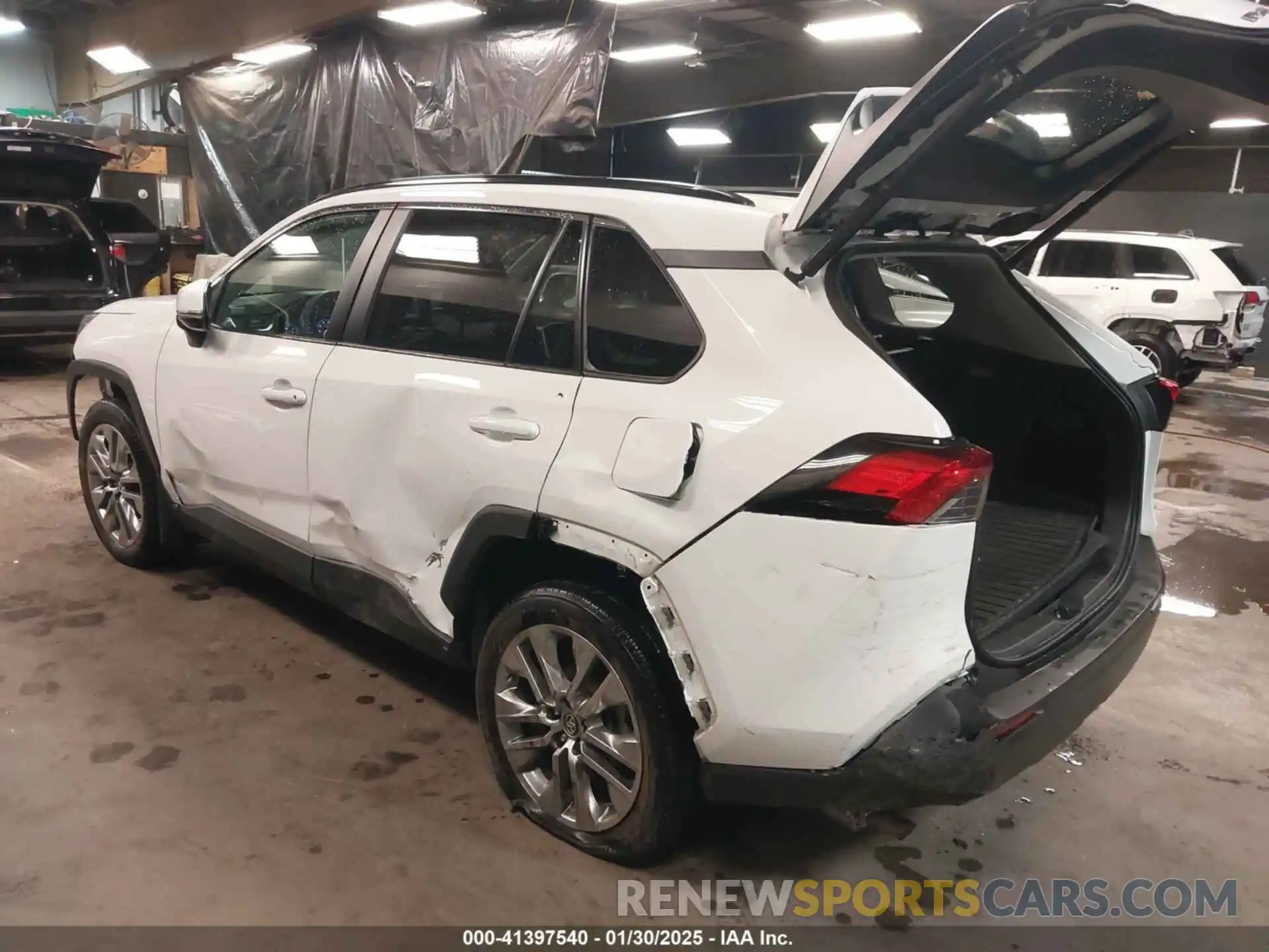 3 Photograph of a damaged car 2T3A1RFV5KW049606 TOYOTA RAV4 2019