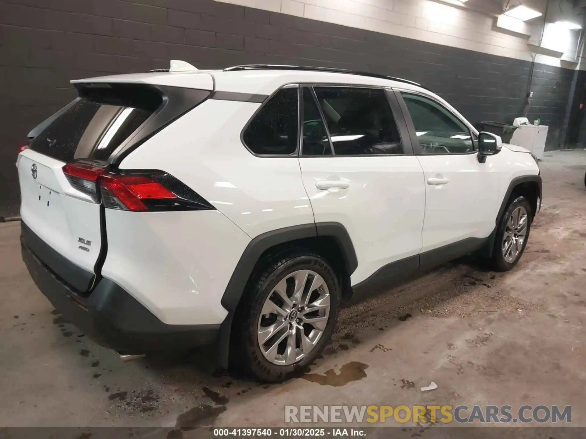 4 Photograph of a damaged car 2T3A1RFV5KW049606 TOYOTA RAV4 2019