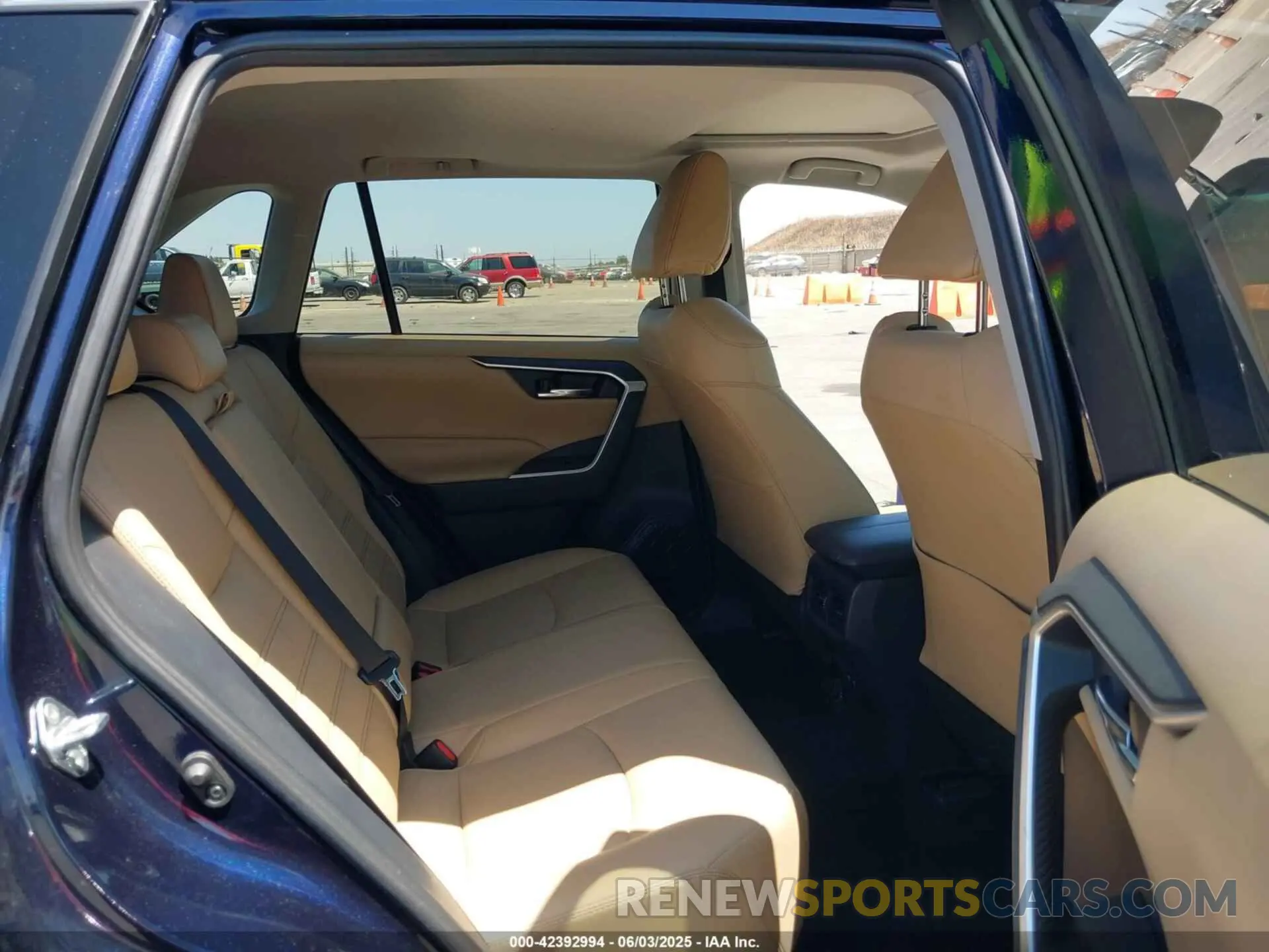 8 Photograph of a damaged car 2T3A1RFV5KW053977 TOYOTA RAV4 2019
