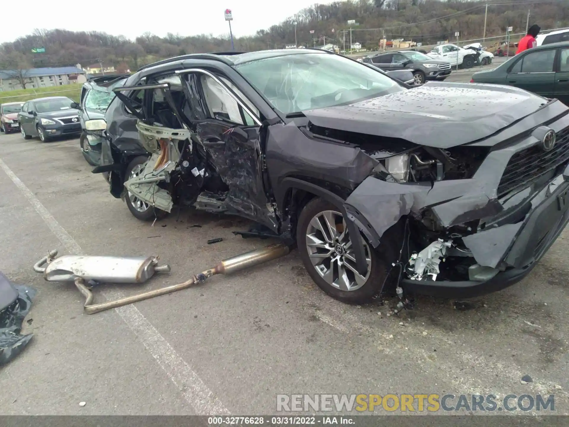 1 Photograph of a damaged car 2T3A1RFV5KW071220 TOYOTA RAV4 2019