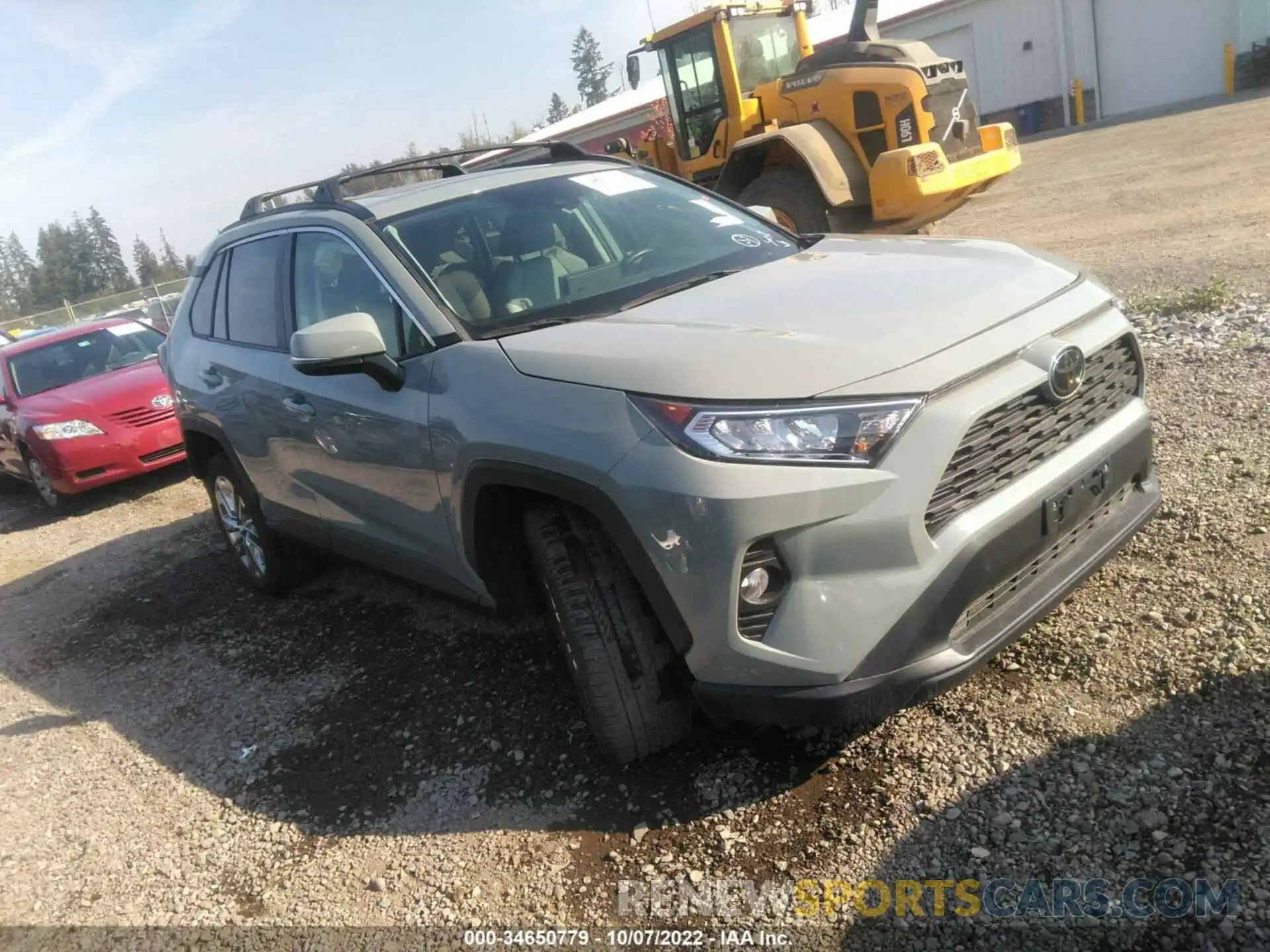 1 Photograph of a damaged car 2T3A1RFV6KW048190 TOYOTA RAV4 2019