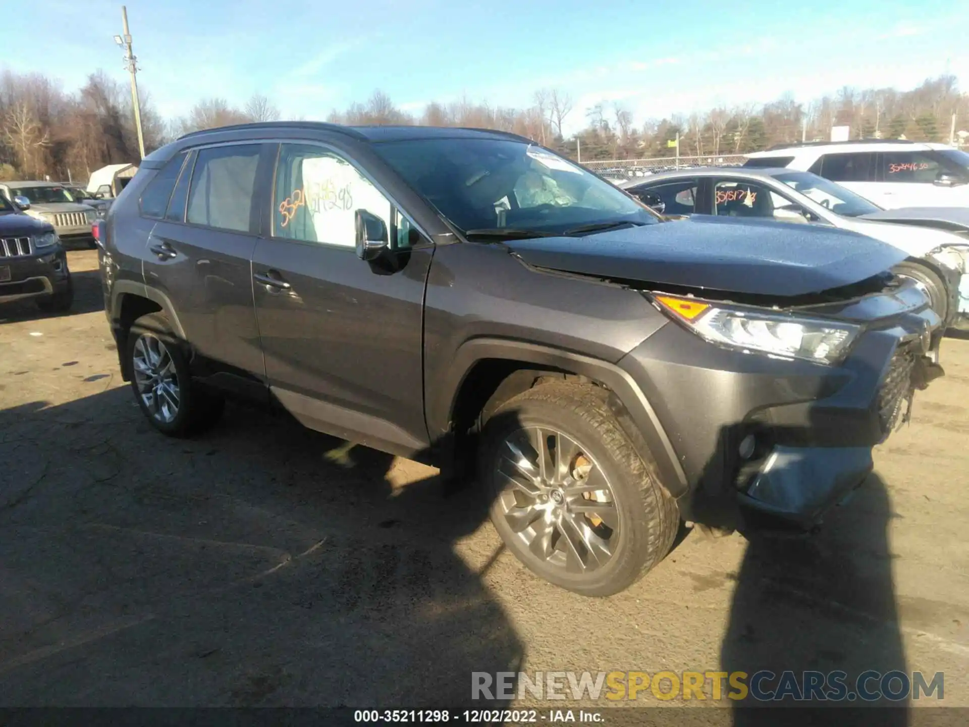 1 Photograph of a damaged car 2T3A1RFV6KW058153 TOYOTA RAV4 2019