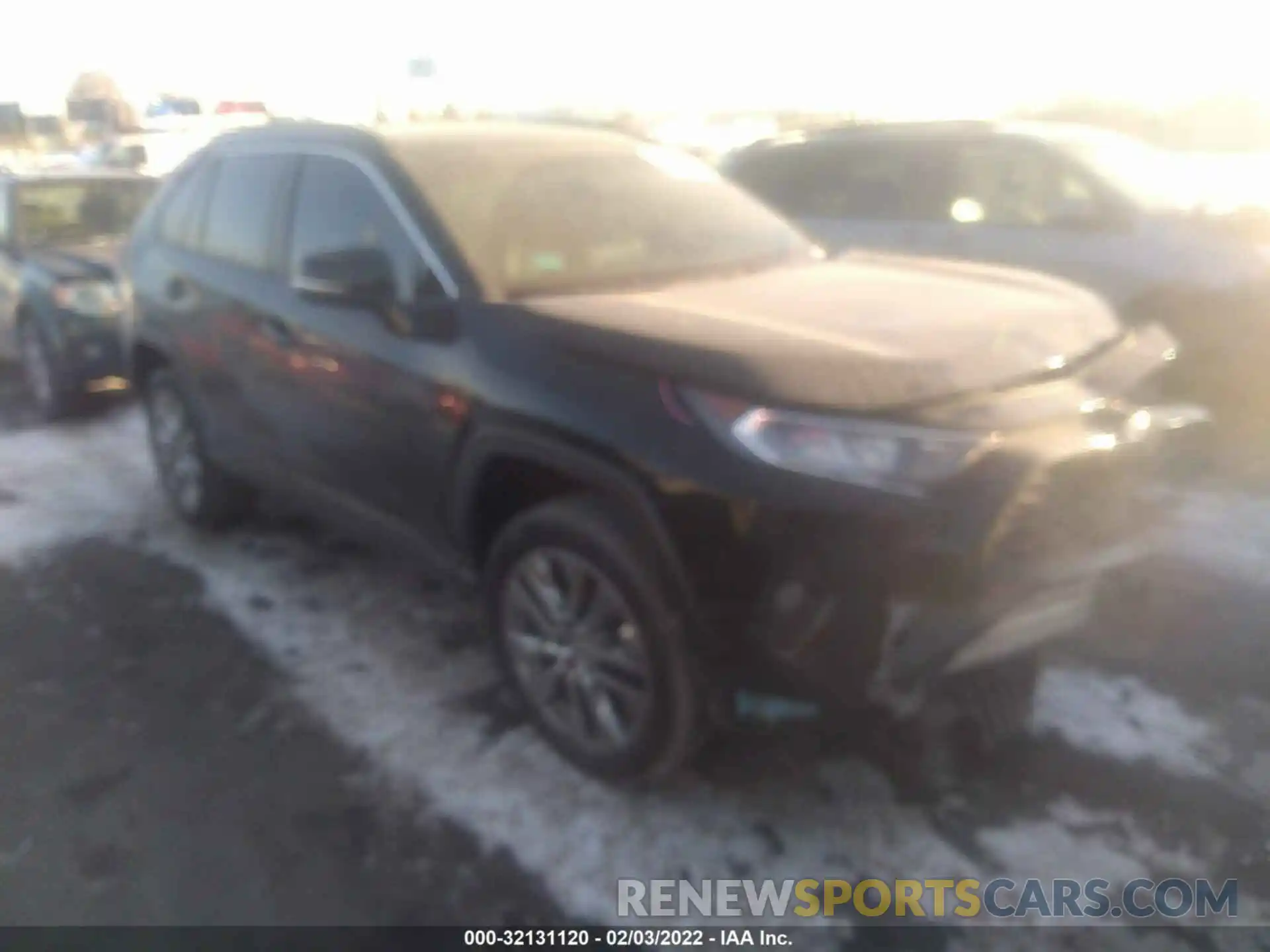 1 Photograph of a damaged car 2T3A1RFV6KW069721 TOYOTA RAV4 2019