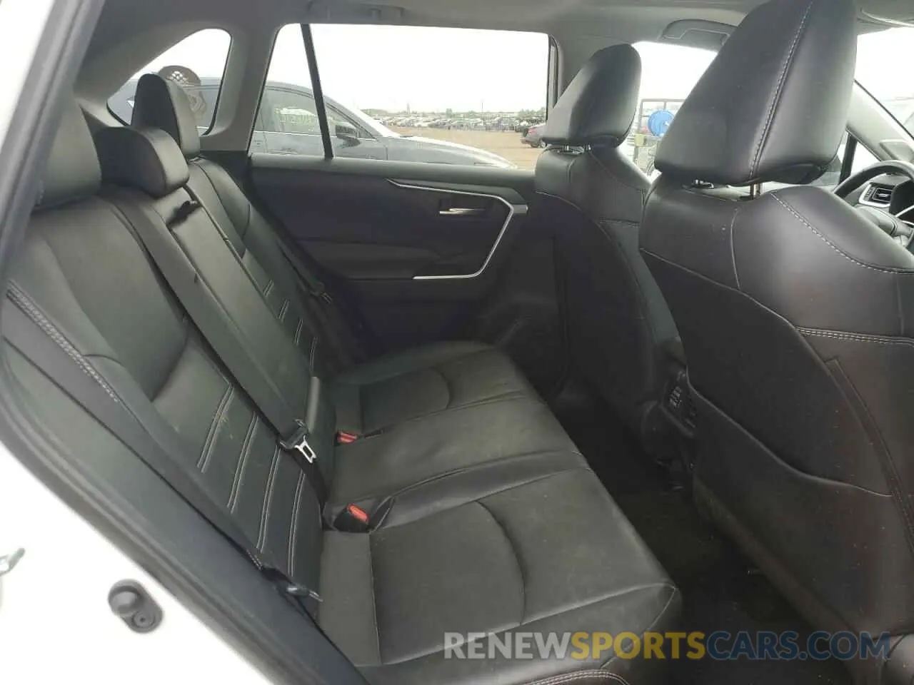 10 Photograph of a damaged car 2T3A1RFV6KW078516 TOYOTA RAV4 2019