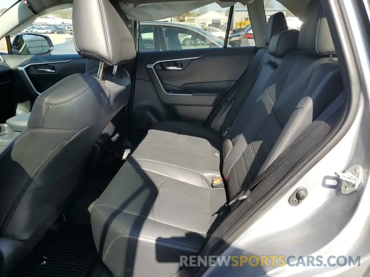 11 Photograph of a damaged car 2T3A1RFV7KC030881 TOYOTA RAV4 2019